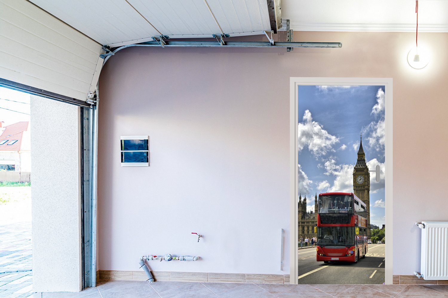 Türaufkleber, für cm Ein London, (1 MuchoWow roter bedruckt, St), Tür, mitten Fototapete 75x205 Matt, in Bus Türtapete