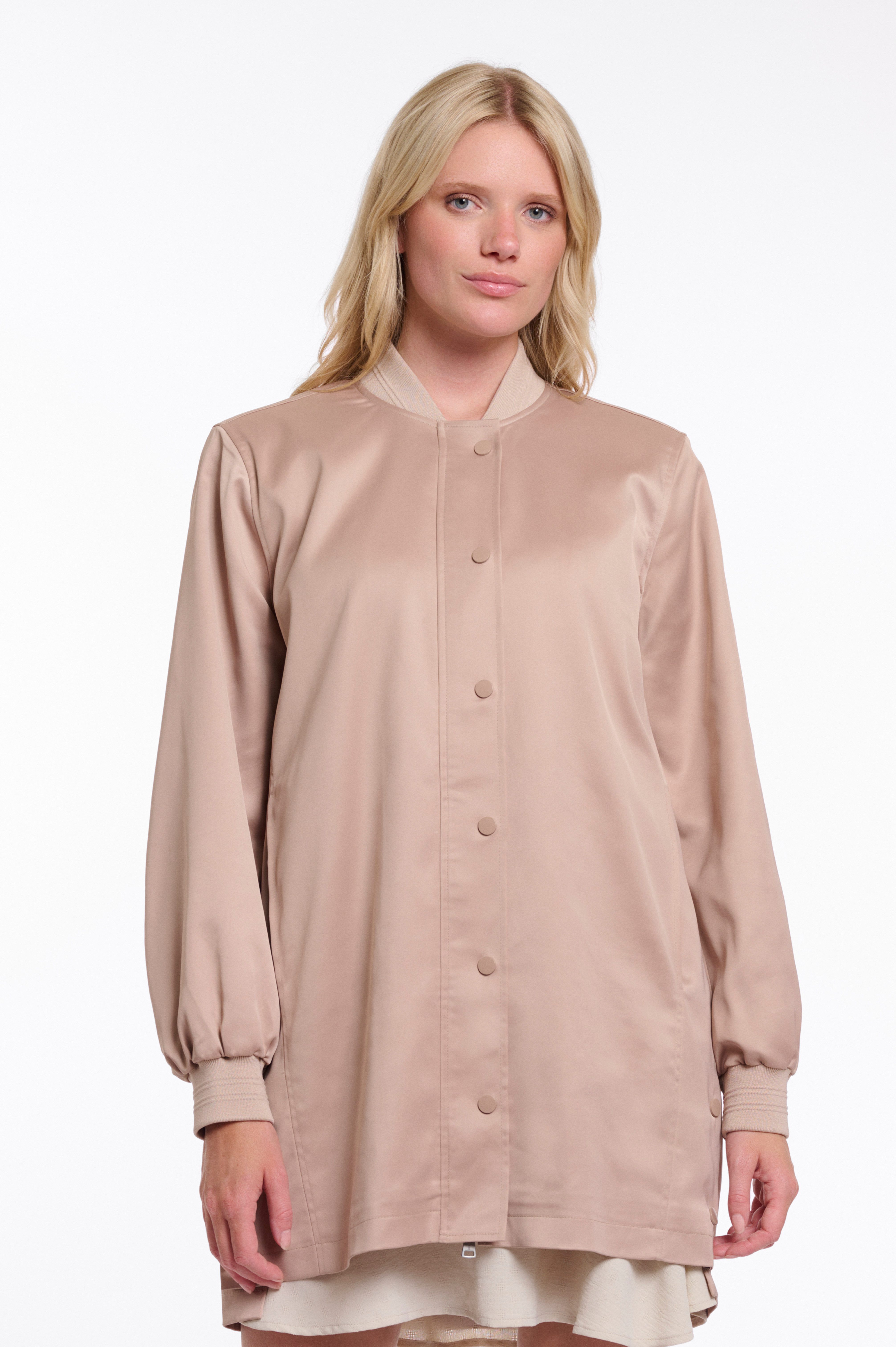 Rino & Pelle Langjacke PINA lang, mit seidigem Glanz und Knopfleiste