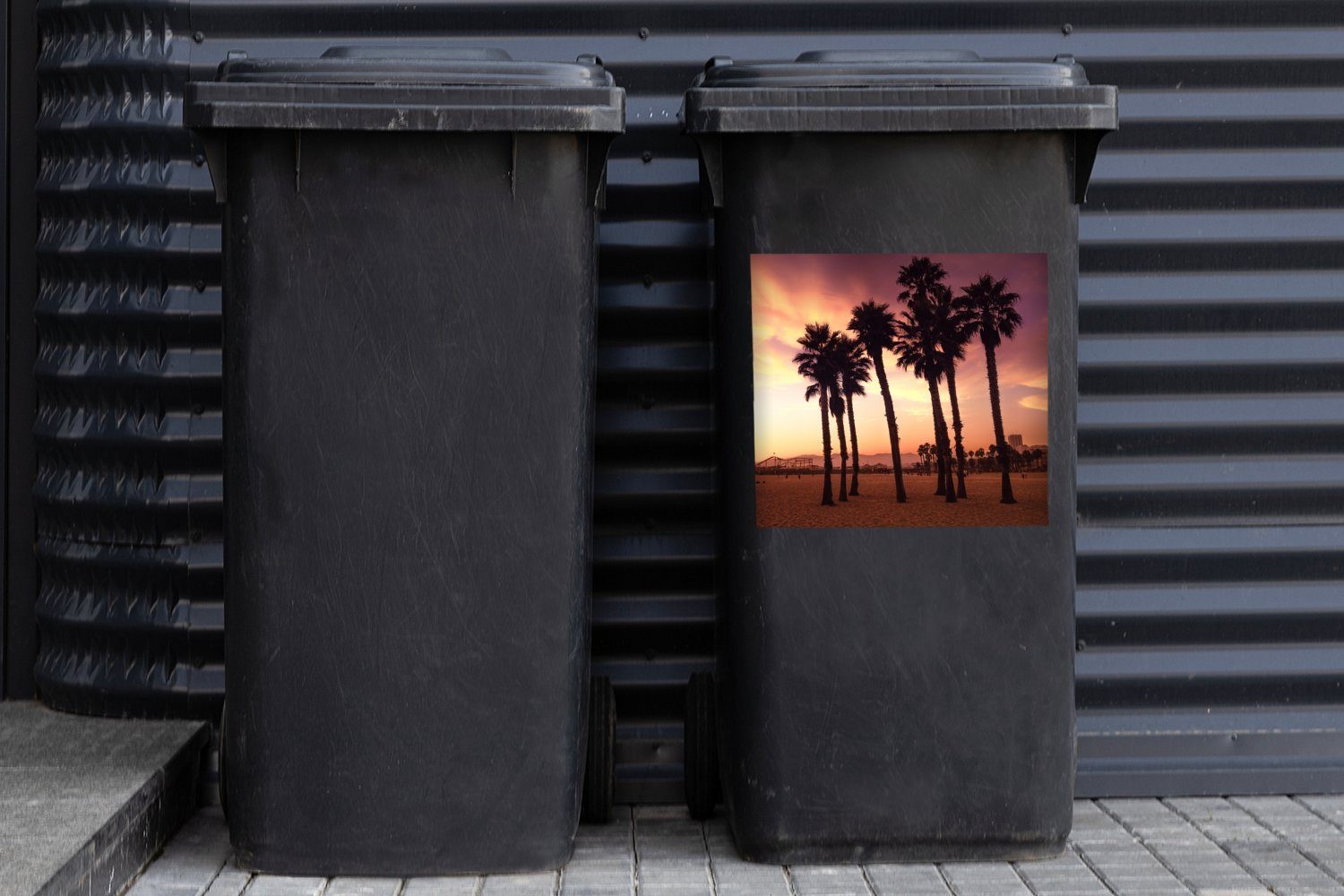 MuchoWow Wandsticker Sonnenuntergang am (1 Sticker, Mülltonne, Santa Abfalbehälter St), von Monica Mülleimer-aufkleber, Container, Strand