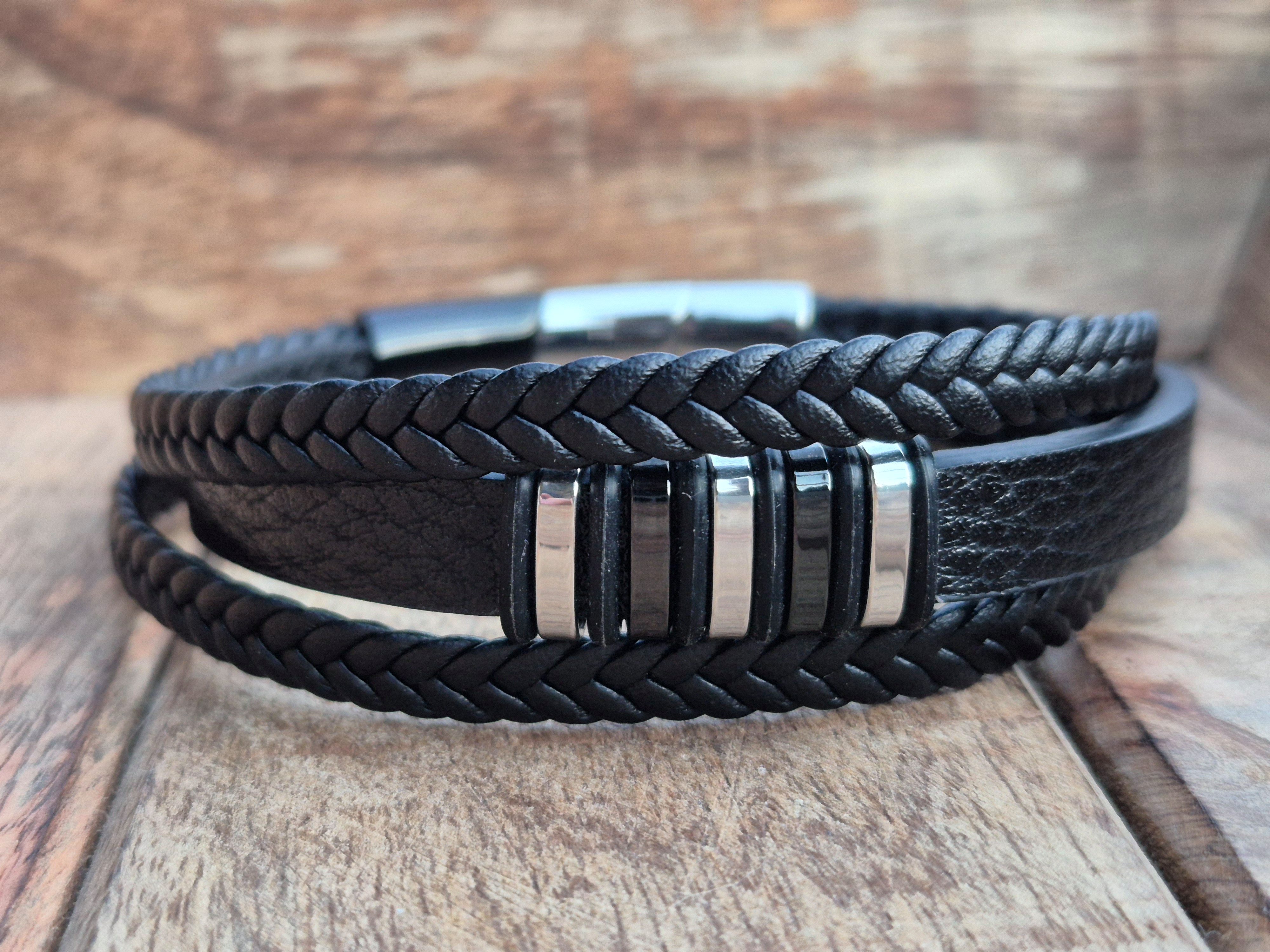 Lederarmband Schwarzes Lederarmband mit Edelstahlakzenten – Herrenarmband für Stil