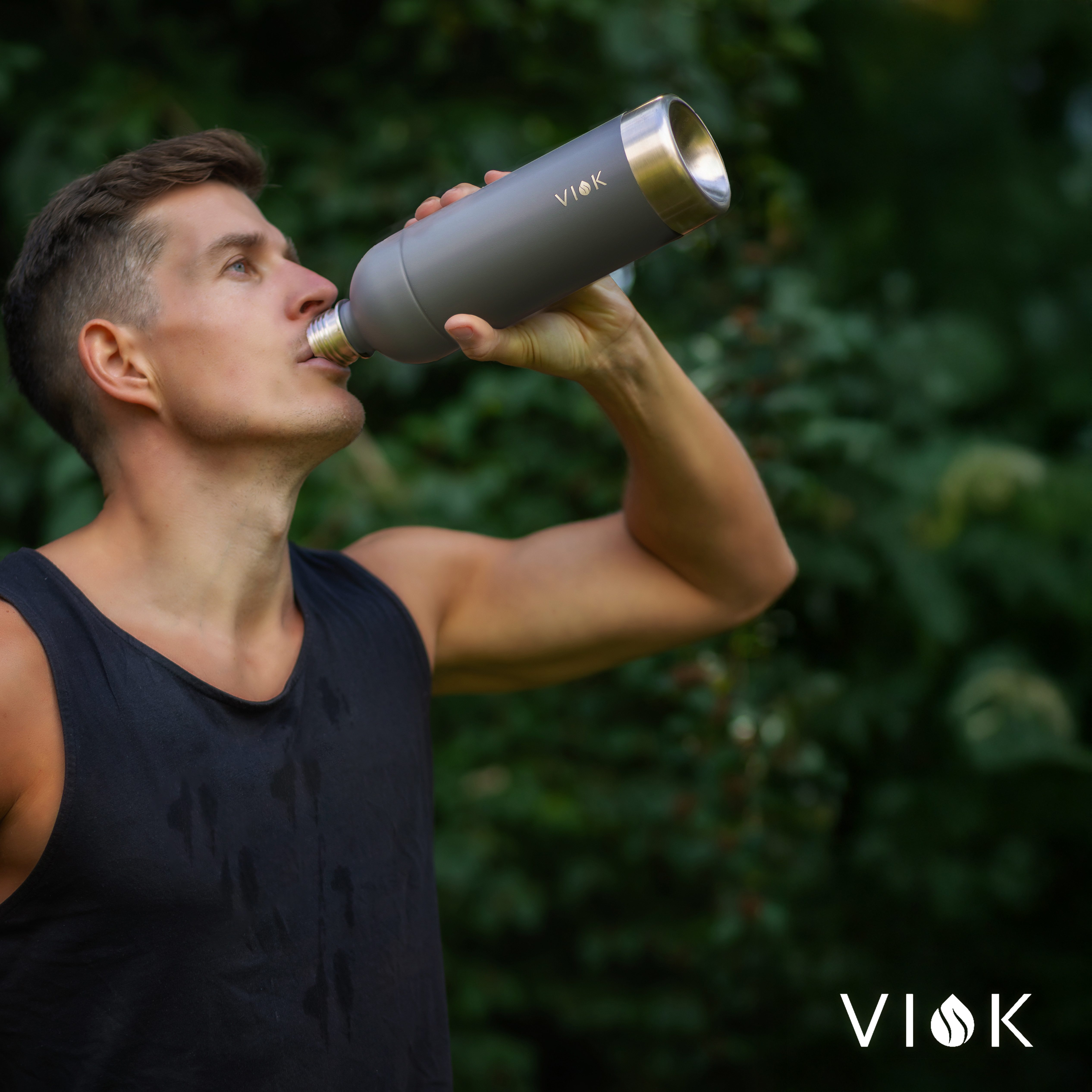 VIOK Wassersprudler Flasche Edelstahlflasche 1,3 L für Aarke Carbonator 3, SMEG, Brita, Arendo, Mit Trageschlaufe, Spülmaschinenfest, kein Ablaufdatum – Bild 5 von 5
