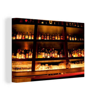 OneMillionCanvasses® Leinwandbild Trinkflaschen auf und über der Bar, (1 St), Wandbild Leinwandbilder, Aufhängefertig, Wanddeko, 60x40 cm