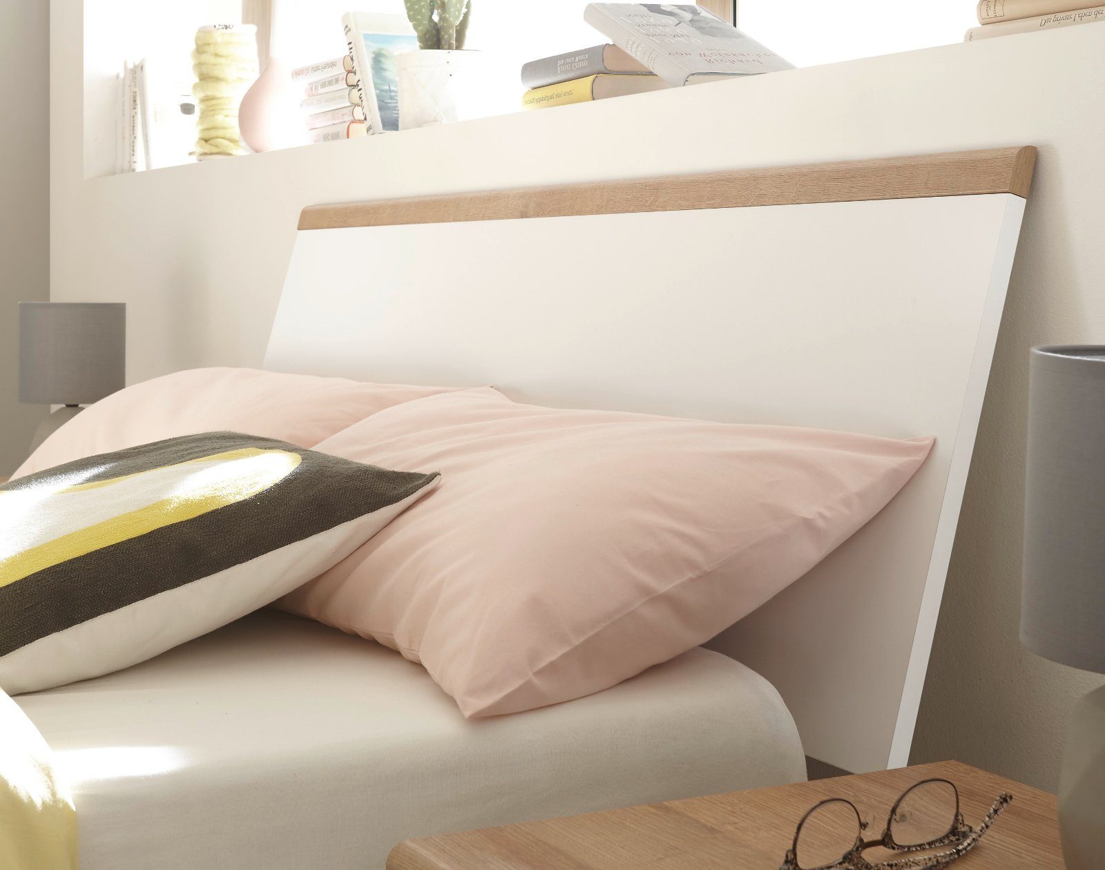Furn.Design Einzelbett Helge (Einzelbett in weiß mit Eiche Riviera, Liegefläche 140 x 200 cm), skandinavisches Design