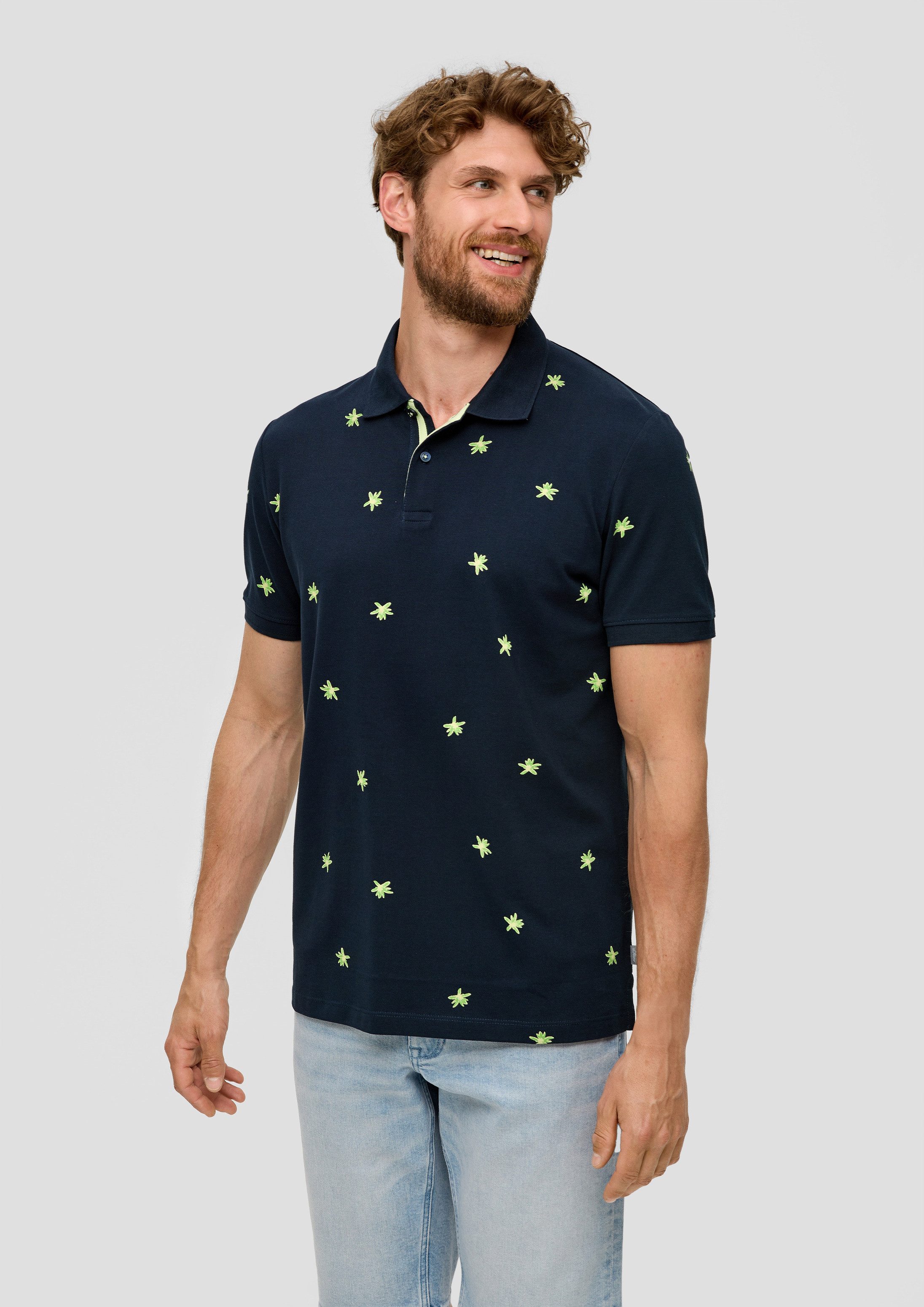 s.Oliver Kurzarmshirt Polo-Shirt Poloshirt mit All-over-Print und Kontrast-Details