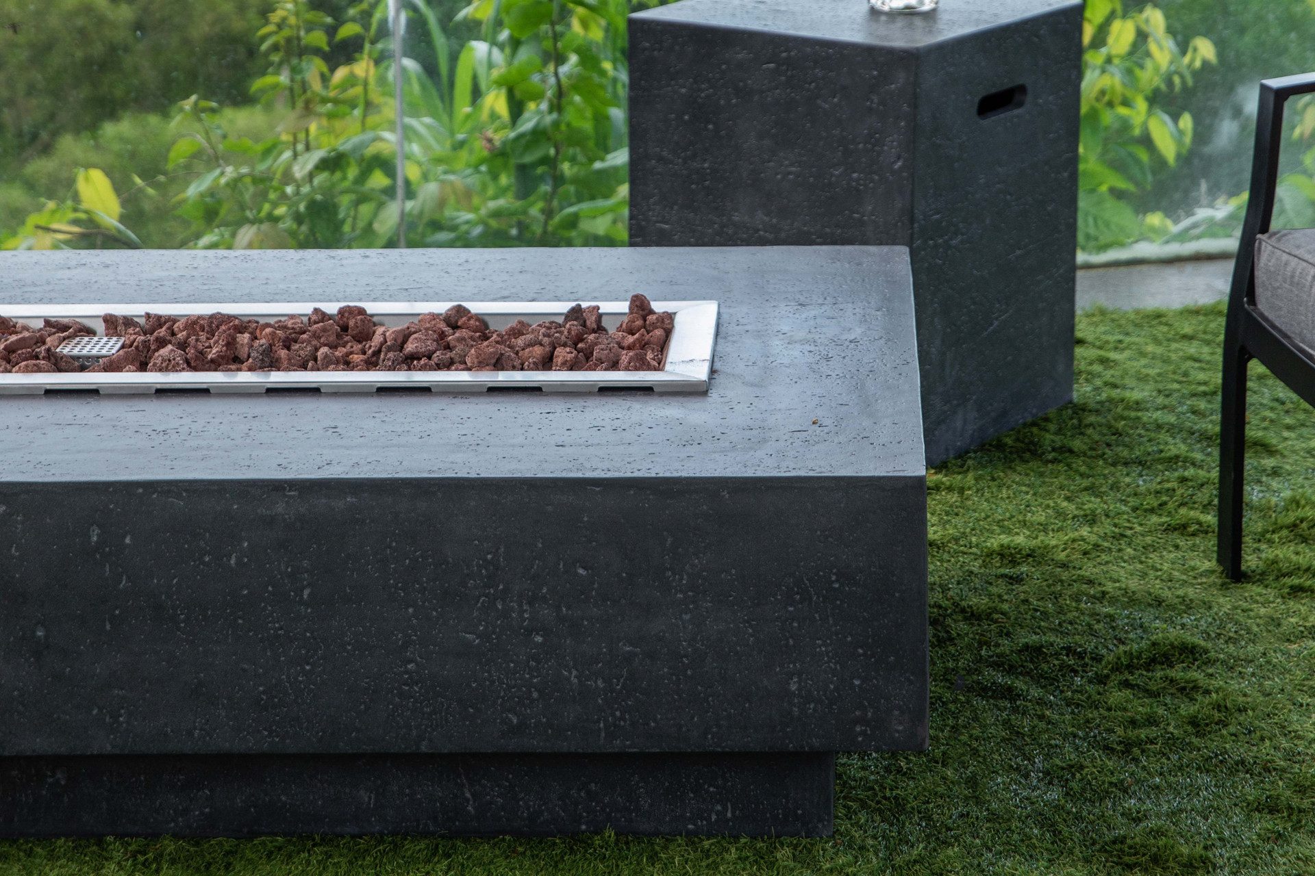 ELEMENTI Feuertisch HAMPTON Feuerstelle, (Einzelartikel, 1-St., Inklusive Wetterschutzhaube), Beton,(142x81x35cm)