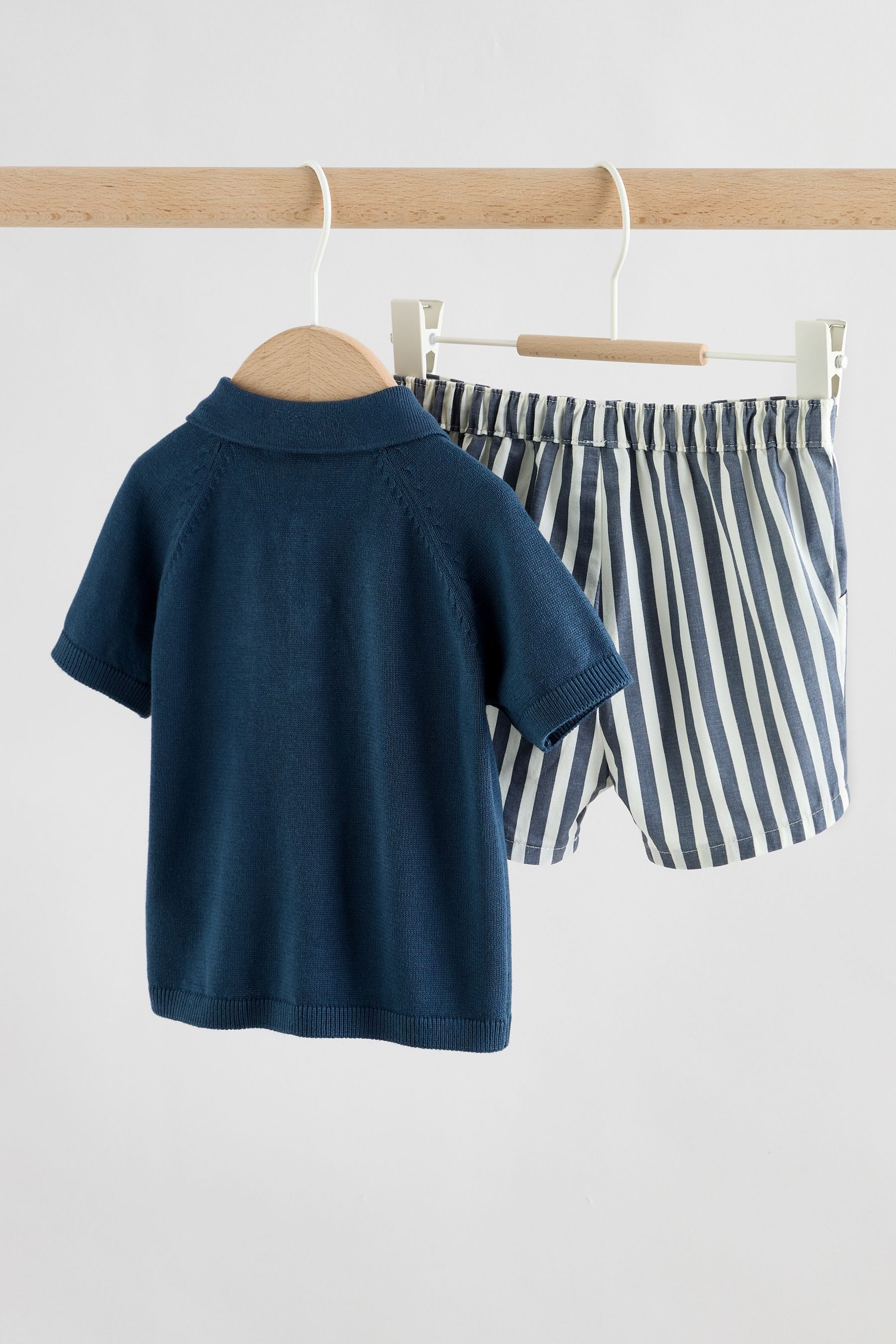 Next Shirt & Shorts Gestricktes Baby Oberteil und Shorts aus Webstoff (2-tlg)