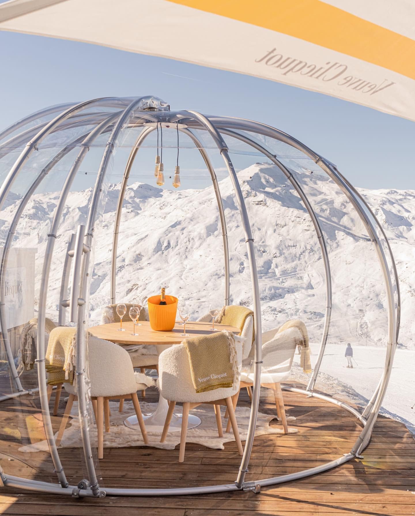 astreea Pavillon Igloo Plus Model XL rund mit UV-Polycarbonat Paneelen, Aluminium-Gestell entwickelt aus der Luft- und Raumfahrttechnik