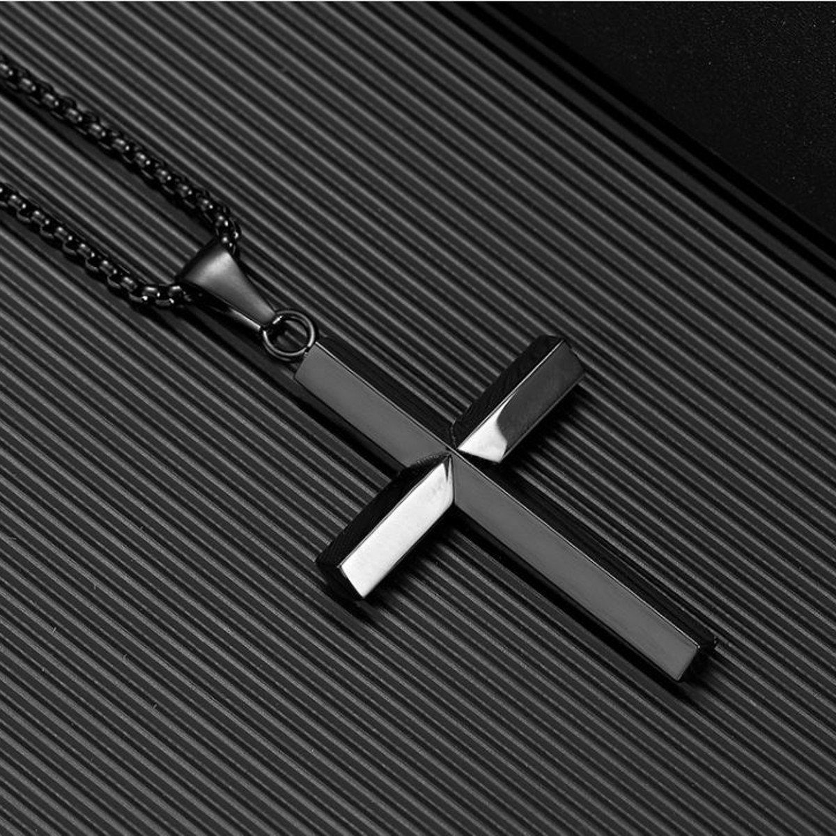 KARMA Kette mit Anhänger Herrenschmuck Geschenk Mann Kreuz Kette schwarz, Herrenhalskette modern Kreuzkette