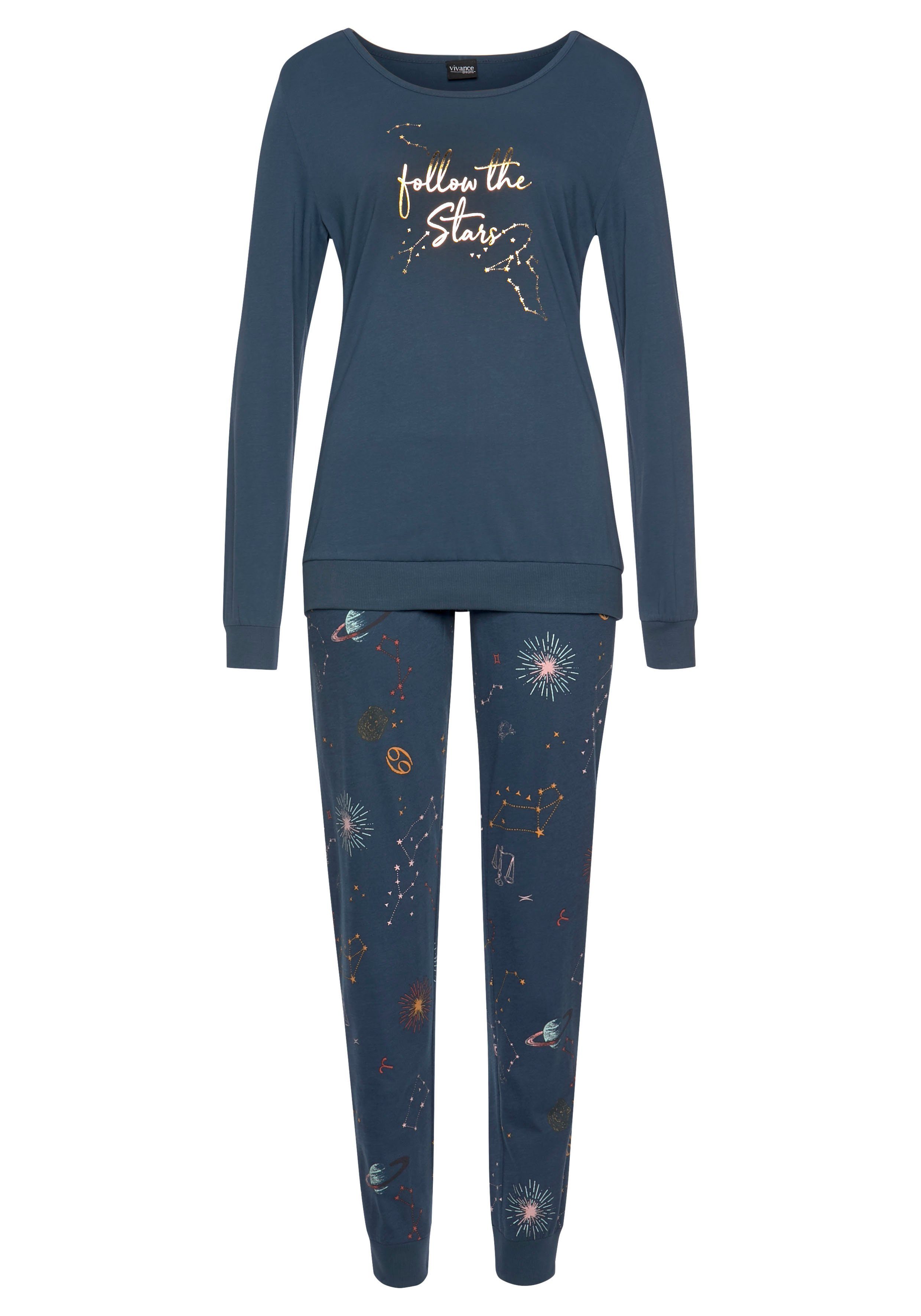 Vivance Dreams Pyjama (2 tlg) mit Galaxy-Print. € 24,99