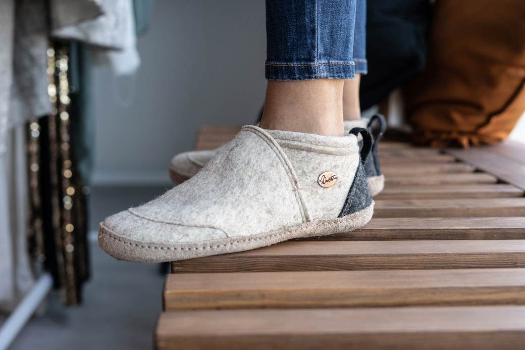 WoolFit Homeoffice Hausschuhe Taiga Hausschuh mit vegetabiler Ledersohle