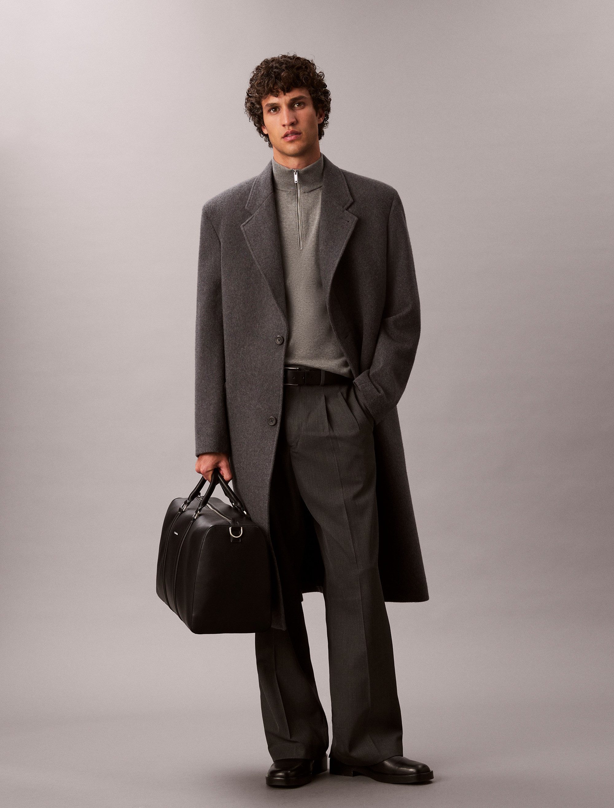 Calvin Klein Weekender RAISED DUFFLE, Unisex Reisetasche, Urlaubstasche mit Logoschriftzug