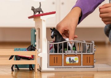 Schleich® Spielwelt HORSE CLUB, Pferdebox mit Stute und Fohlen (42611)