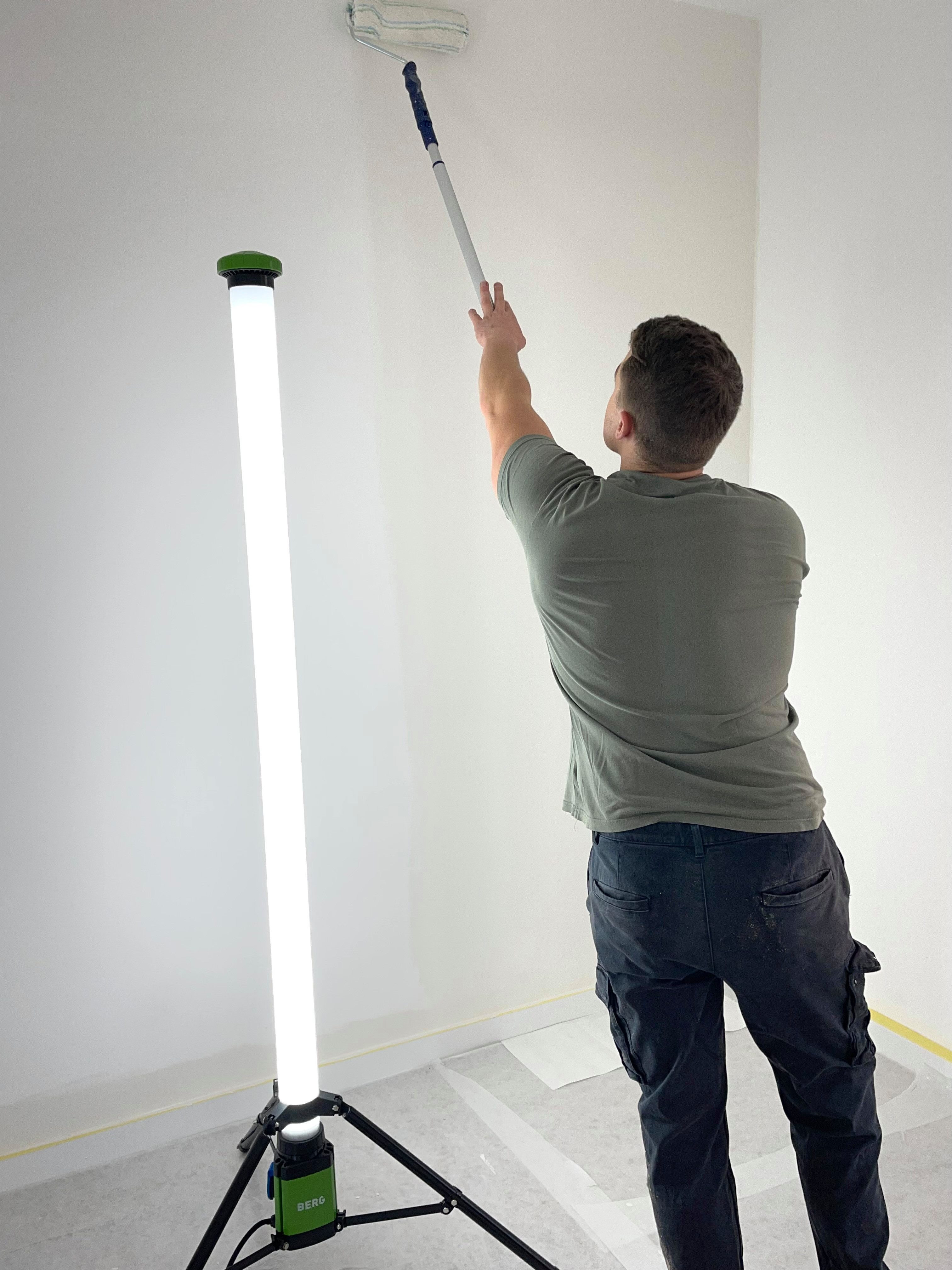 BERG TECTOOL Construction Spotlight LED SPOTLIGHT BCL 360° TOWER LED 100 [230V - DE] - IP54, LED permanently integrated, 6400K, with integrated socket IP54