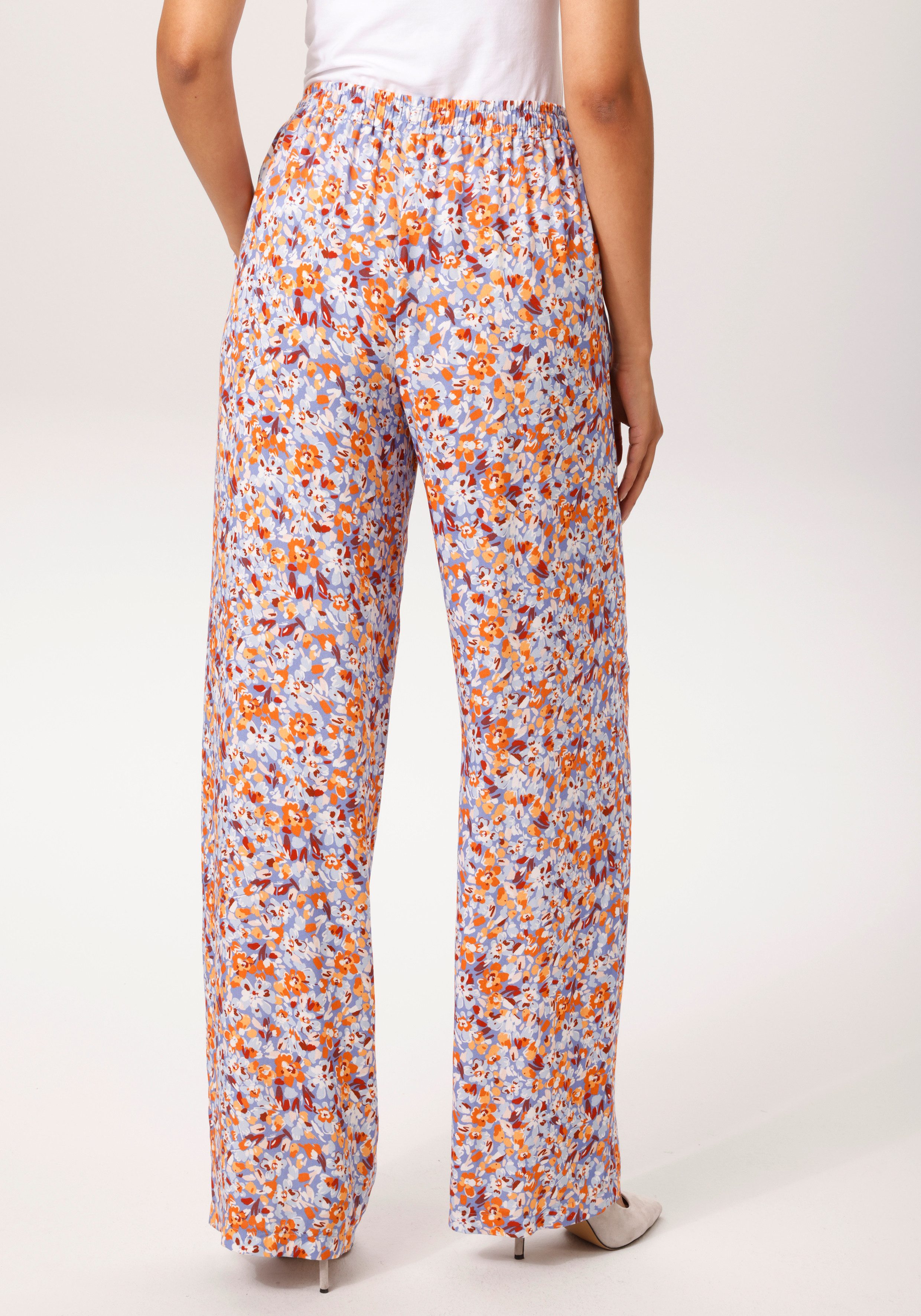 Aniston CASUAL Schlupfhose mit farbharmonischen, grafischen Blumen bedruckt günstig online kaufen