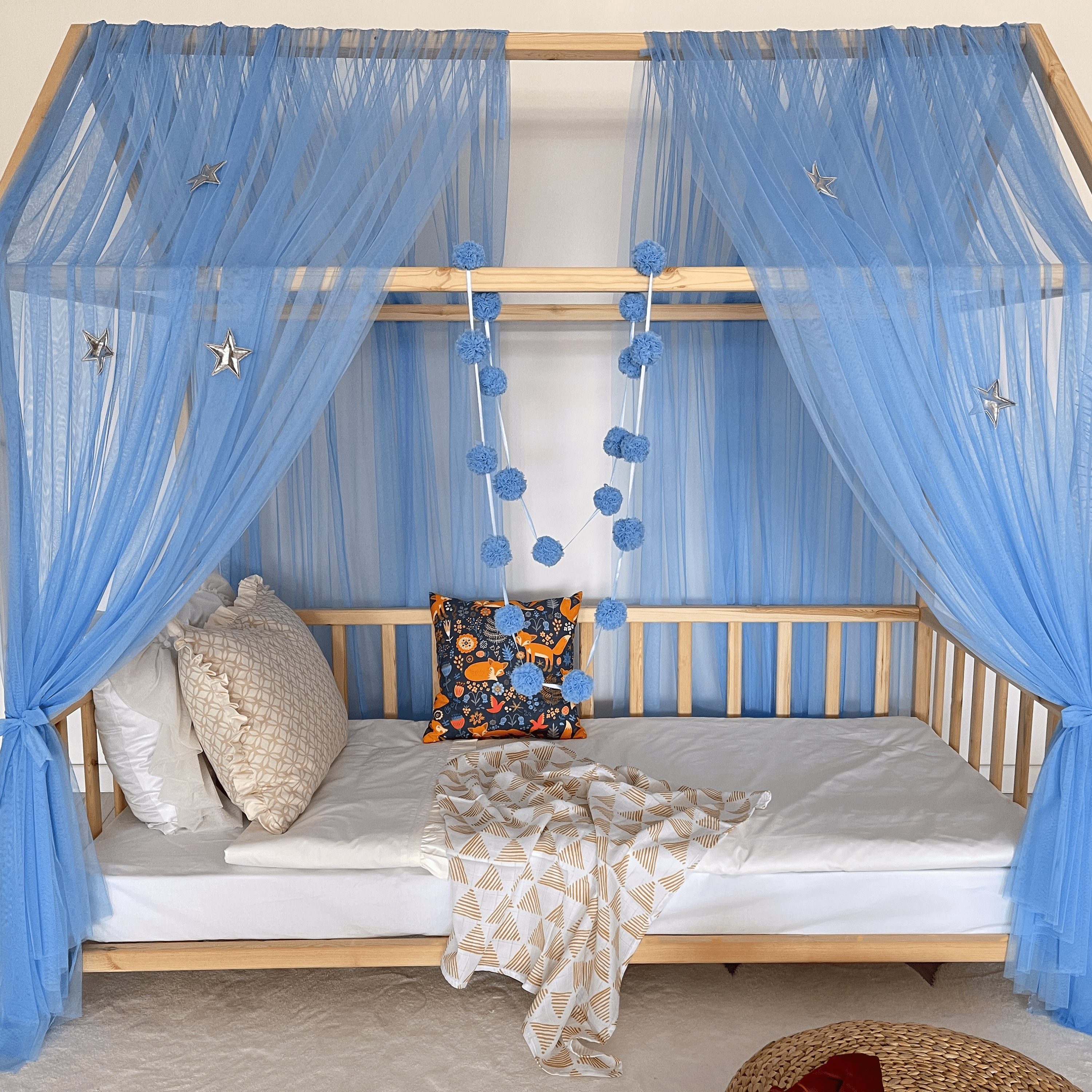 Baby Fancyroom Betthimmel Betthimmel Tüll Hausbett Kinderbett 2 Stück 340cm 380cm Montessori (3-tlg. Set mit 2x Betthimmel und einer 20er Pomponkette, Baldachin, Kinder Betthimmel Baldachin, Himmel Deko Set), Betthimmel für Hausbett Montessori blau