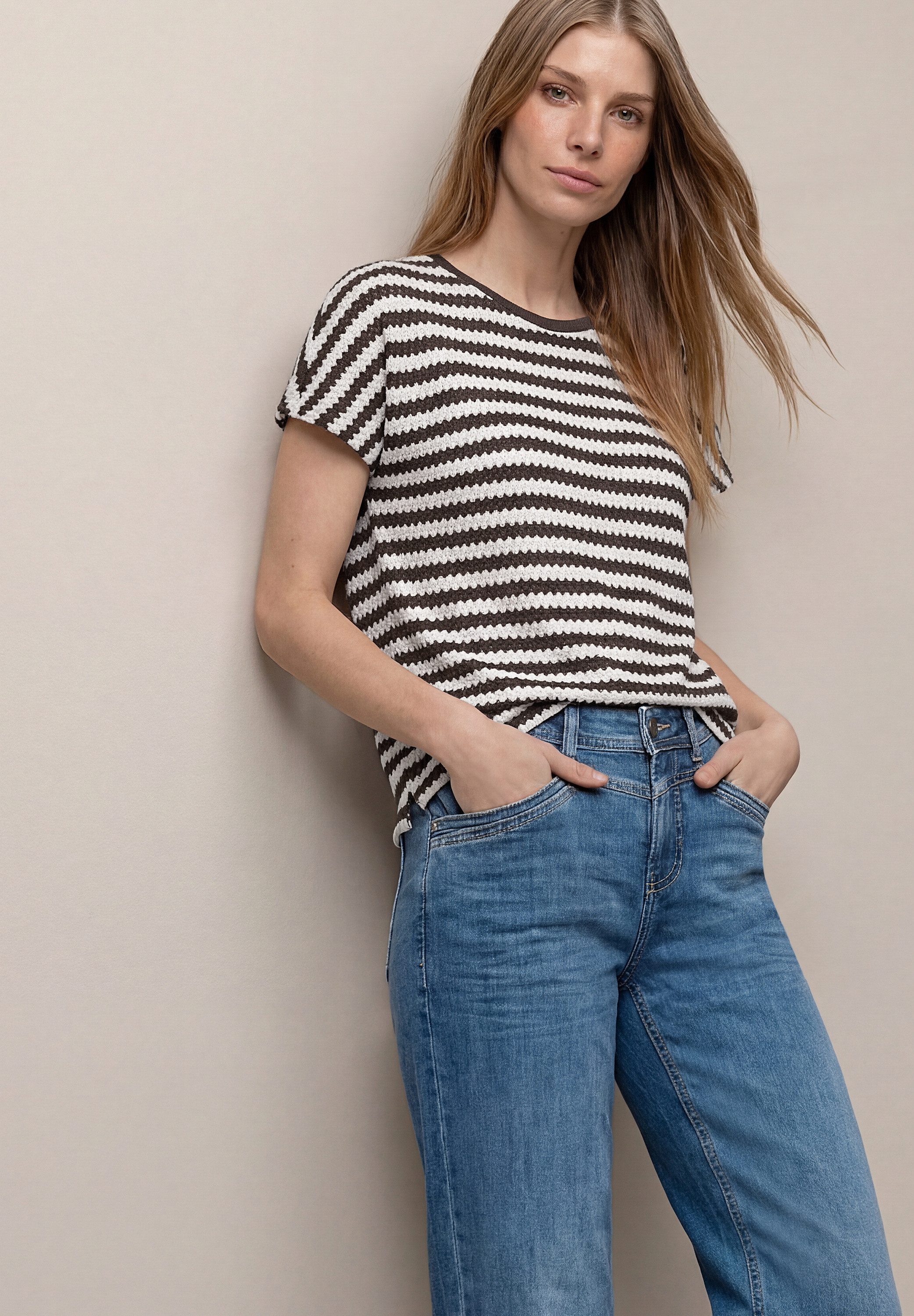 STREET ONE Rundhalsshirt Style Cris Sommershirt mit Streifen und im Strick-Look