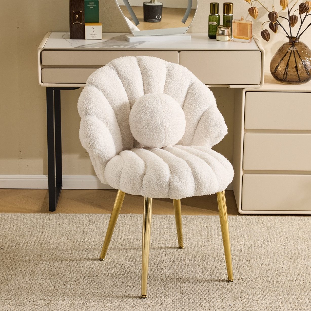 VINGLI Polsterstuhl Schminktisch Stuhl aus Teddystoff, Muschel Schminkstuhl, Verstellbare goldene Beine, Perlen Zierkissen