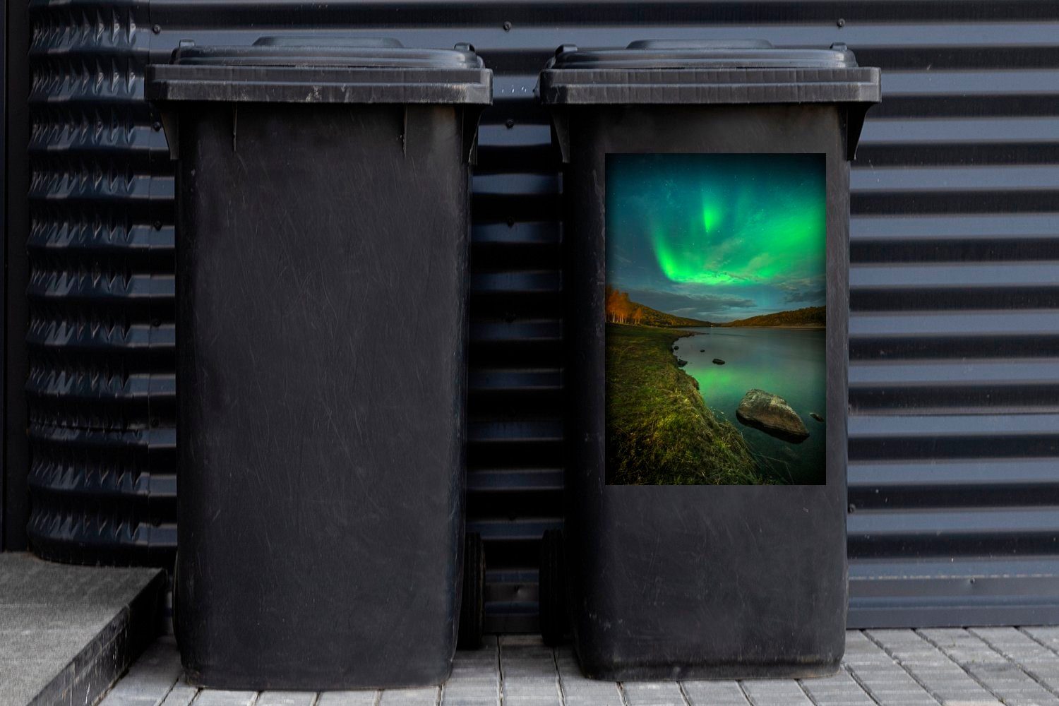 Abfalbehälter Nordlicht Wandsticker über Container, See in Finnland Sticker, Mülleimer-aufkleber, St), MuchoWow Mülltonne, einem (1