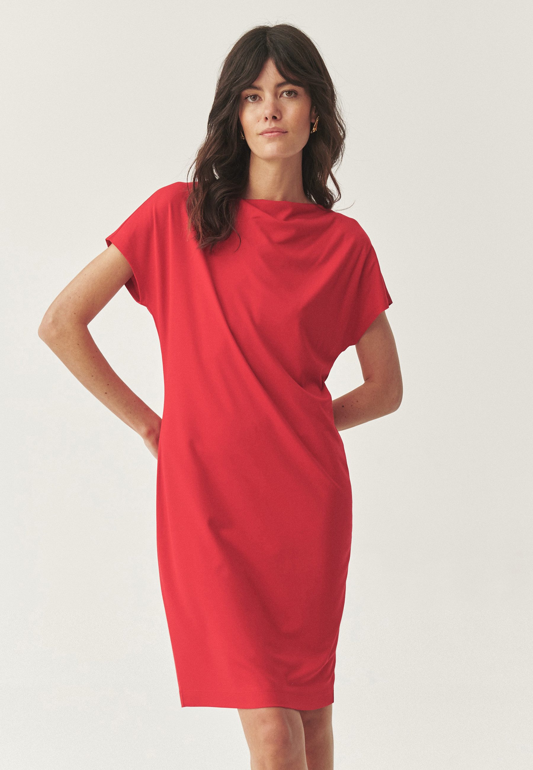 TATUUM Jerseykleid Stilvolles Kleid Mit Wasserfall-Ausschnitt - Zorimax 1