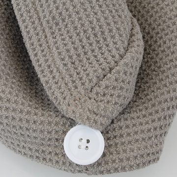 Macosa Home Turban-Handtuch Haarturban Mikrofaser Grau mit Knopfverschluss Haar-Handtuch, Mikrofaser (1-St), schnelles sanftes Trocknen Haartrockentuch Kopf-Handtuch Turban