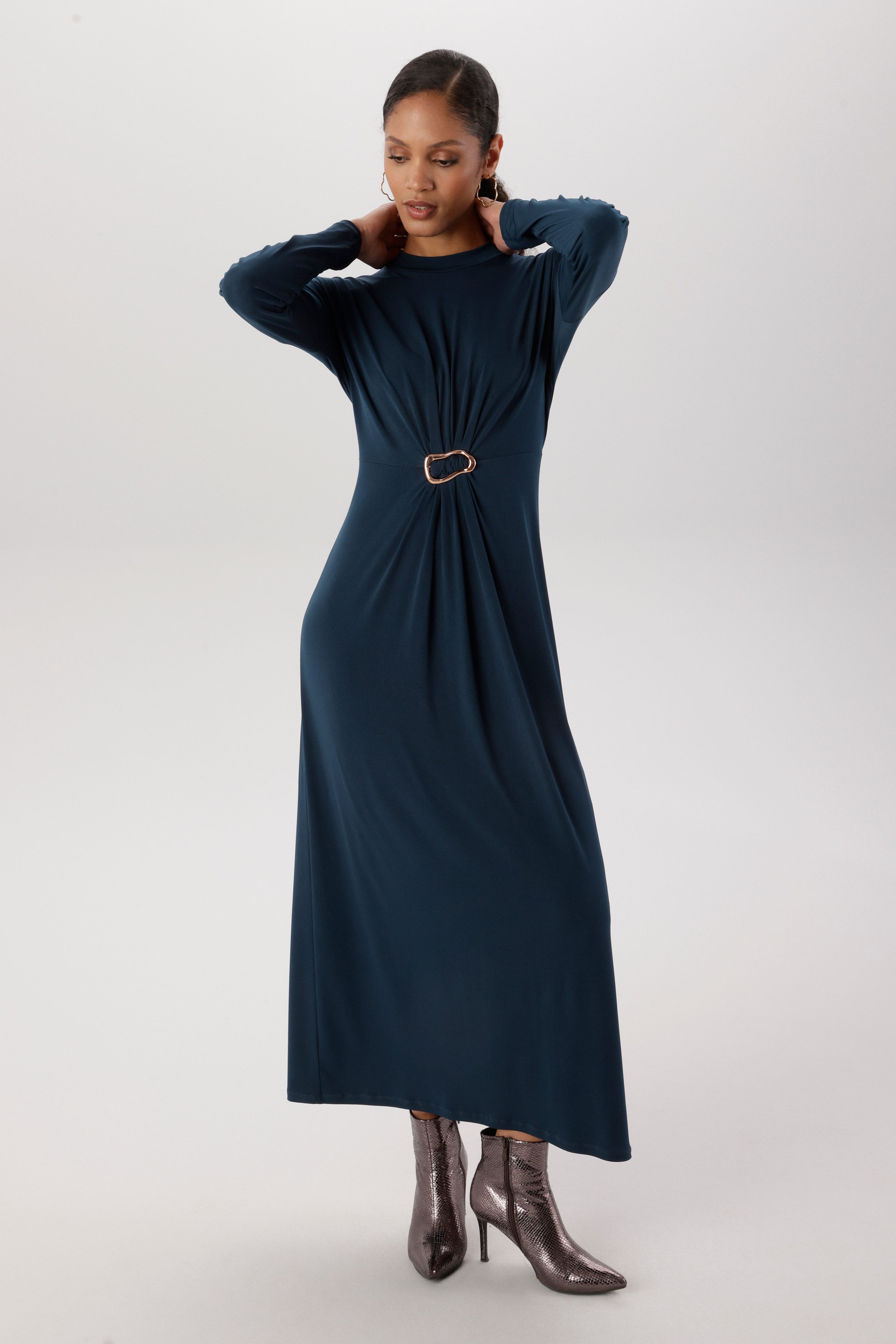 Aniston SELECTED Maxikleid schmeichelnde Raffung mit dekorativer Brosche - NEUE KOLLEKTION