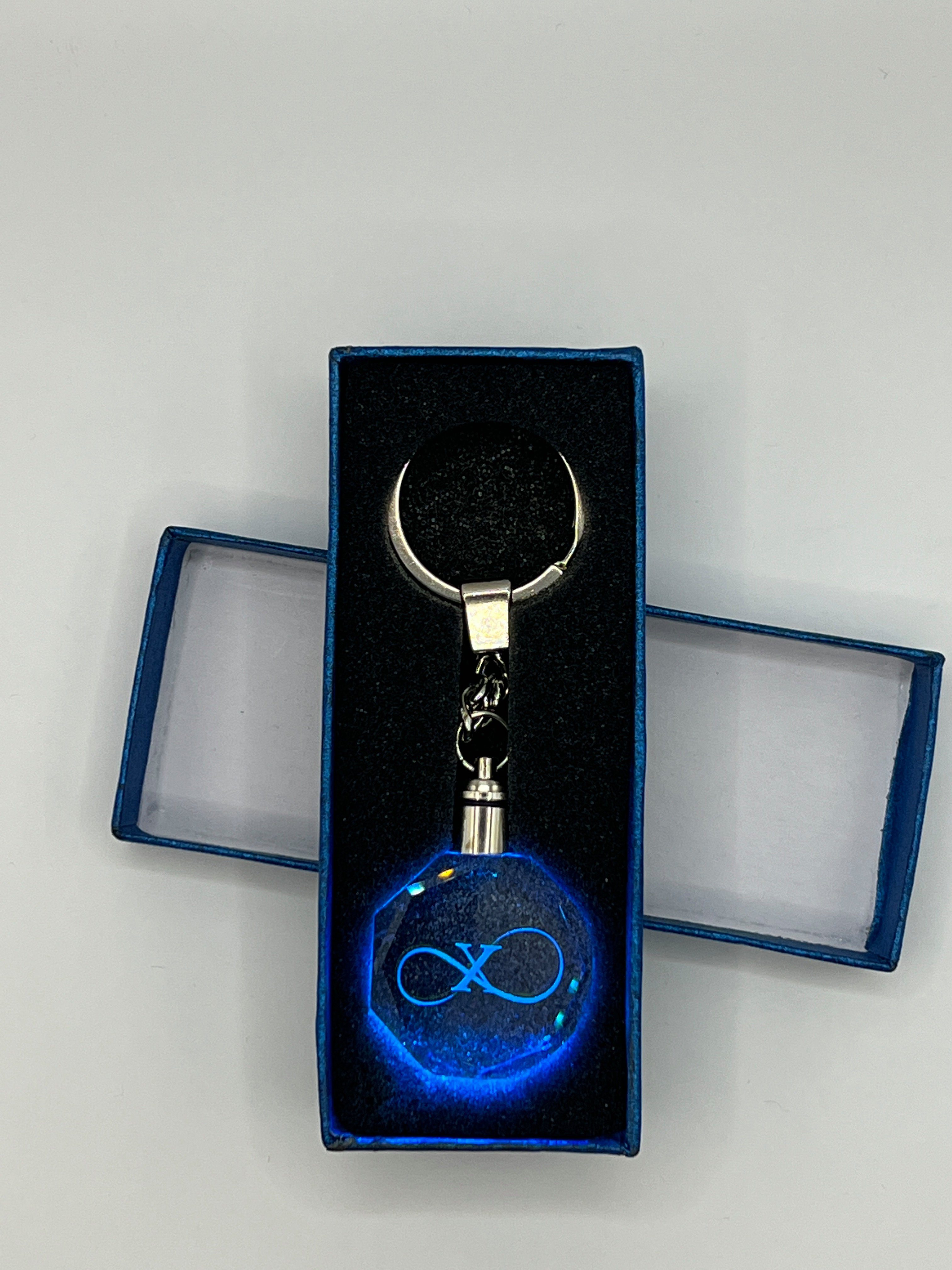 Stelby Schlüsselanhänger Unendlichkeitszeichen Schlüsselanhänger X Multicolor mit Geschenkbox