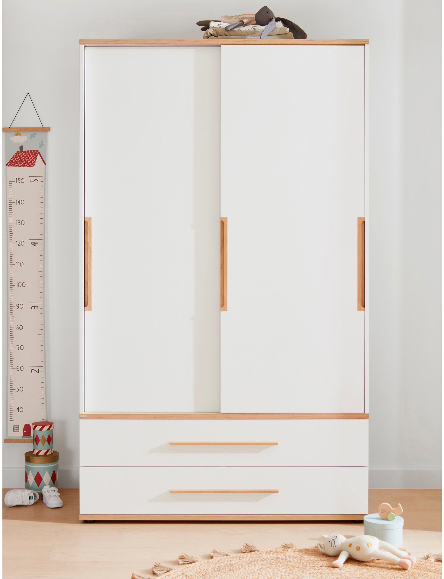 PAIDI Kleiderschrank YOLANDA in Weiß mit Eiche-Dekor, 2 Schiebetüren und 2 Schubladen inkl. Kleiderstangen und Einlegeböden, Massivholz-Griffe, Soft-Close