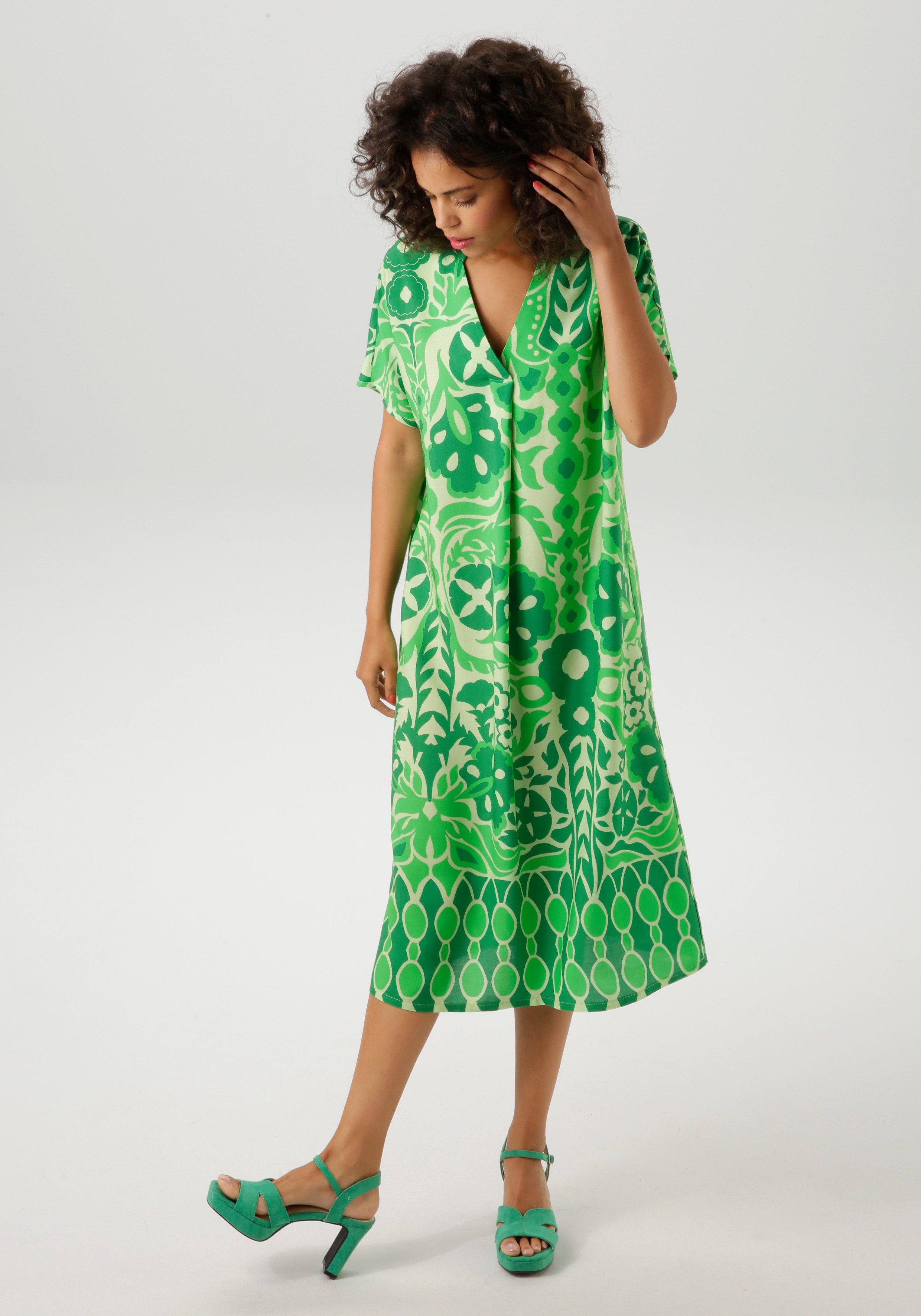 Aniston CASUAL Sommerkleid mit extravagantem, grafischen günstig online kaufen