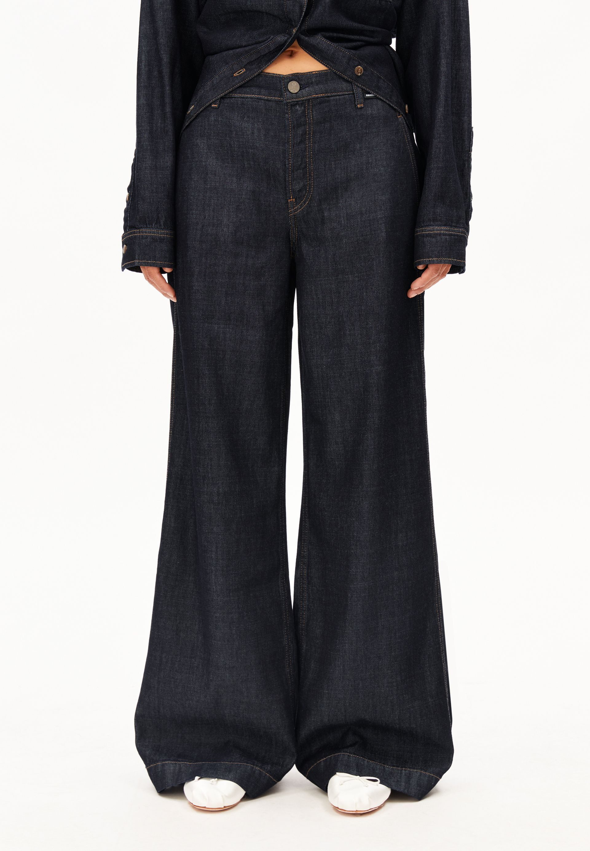 Armedangels Stoffhose ASTRAEAAS Hose aus Baumwoll-Lyocell-Mix (Mid waist, Loose Fit)