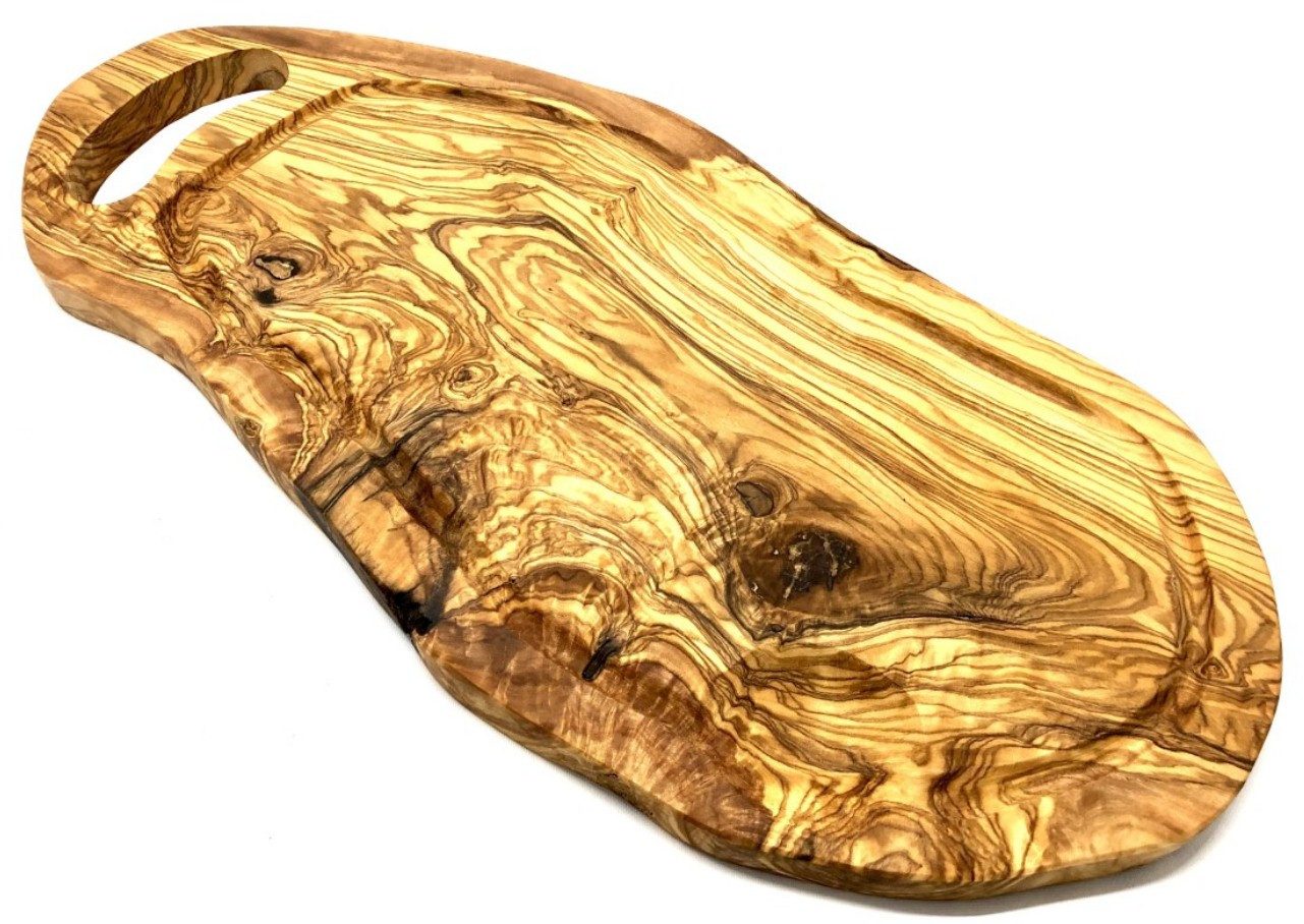 Olivenholz-erleben Tranchierbrett Steakbrett mit Saftrille und Grifflasche Olivenholz 45-49 cm, Massivholz, (Set, 1-St., 1x Steakbrett, plus Überraschung), die Saftrille fängt Flüssigkeit gezielt auf