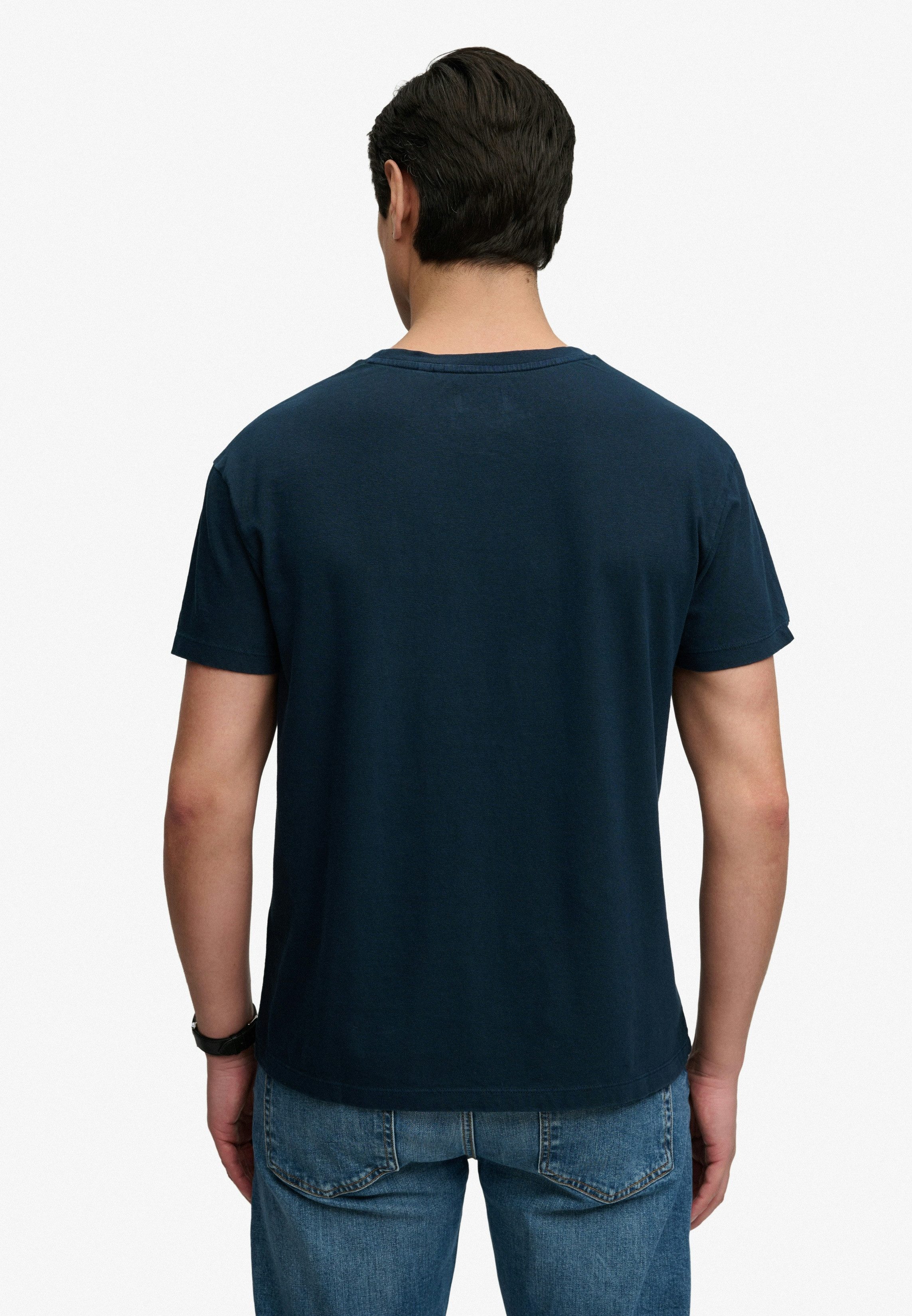 Superdry Rundhalsshirt COTTON CLASSIC LINEN PKT TEE Baumwollmischung, relaxed fit aus luftig leichtem Baumwoll-Leinen-Mix – Bild 2 von 5