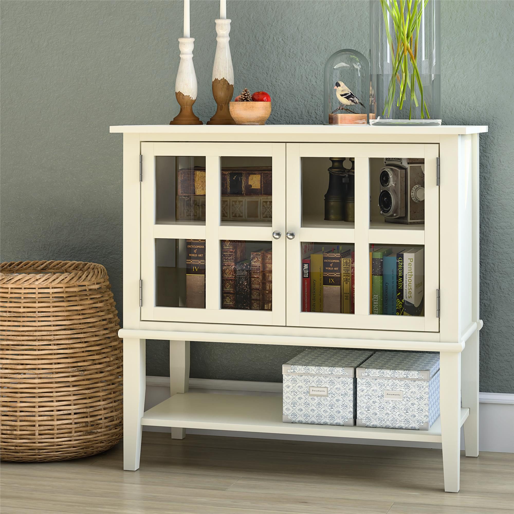 loft24 Highboard Franklin - Vitrinenschrank Vitrine Sideboard Schrank mit Glastüren, 2 Glastüren, 1 Ablagefach, MDF, Massivholz, Landhausstil