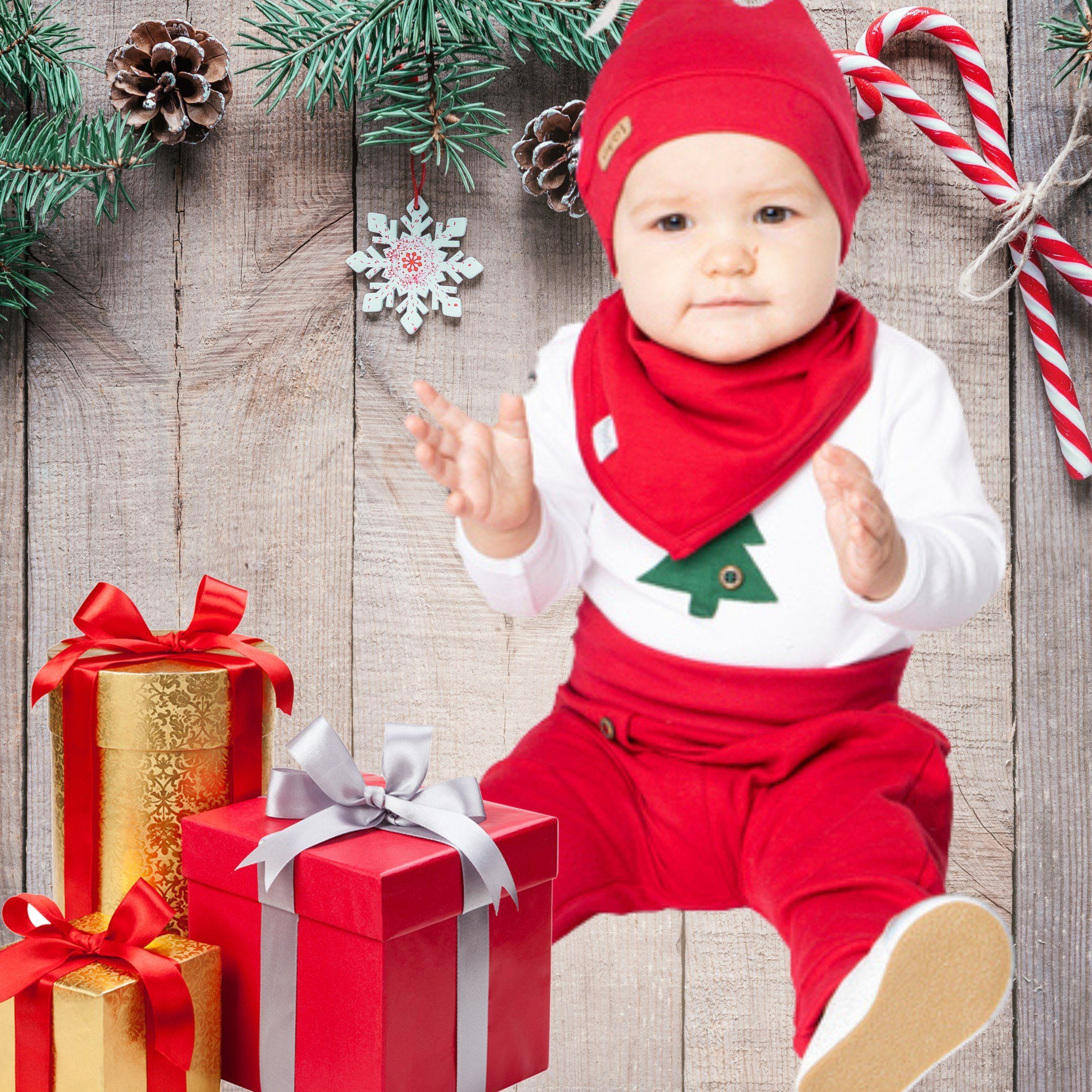 Babymajawelt Erstausstattungspaket Baby Weihnachts Bekleidung Set, 4er Geschenk Set, Ausstattung, Xmas (4 Teile: Langarmbody, Hose, Mütze, Halstuch) Reine Baumwolle, Sabberlatz mit Druckknöpfen, Made in EU