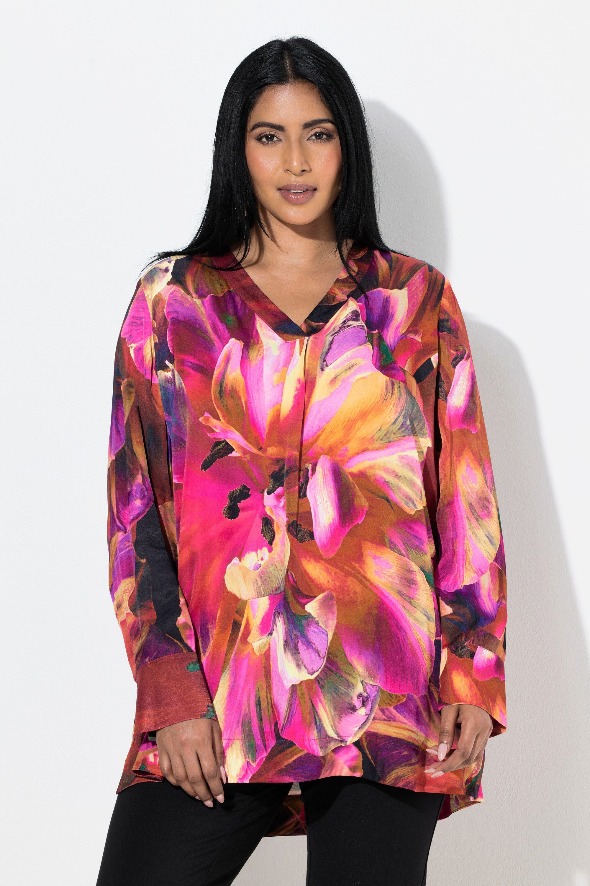 Druckbluse Satinbluse Blüten V-Ausschnitt Langarm