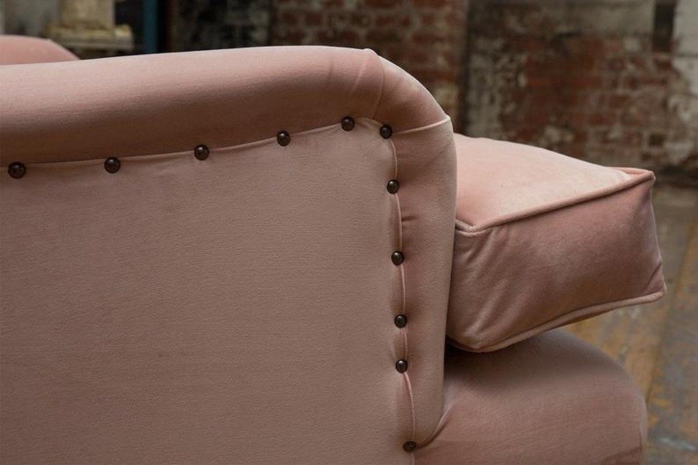 JVmoebel Chesterfield-Sessel Eleganter Chesterfield Sessel in Rosa mit goldenen Akzenten (Packung, Relaxsessel), Made in Europa