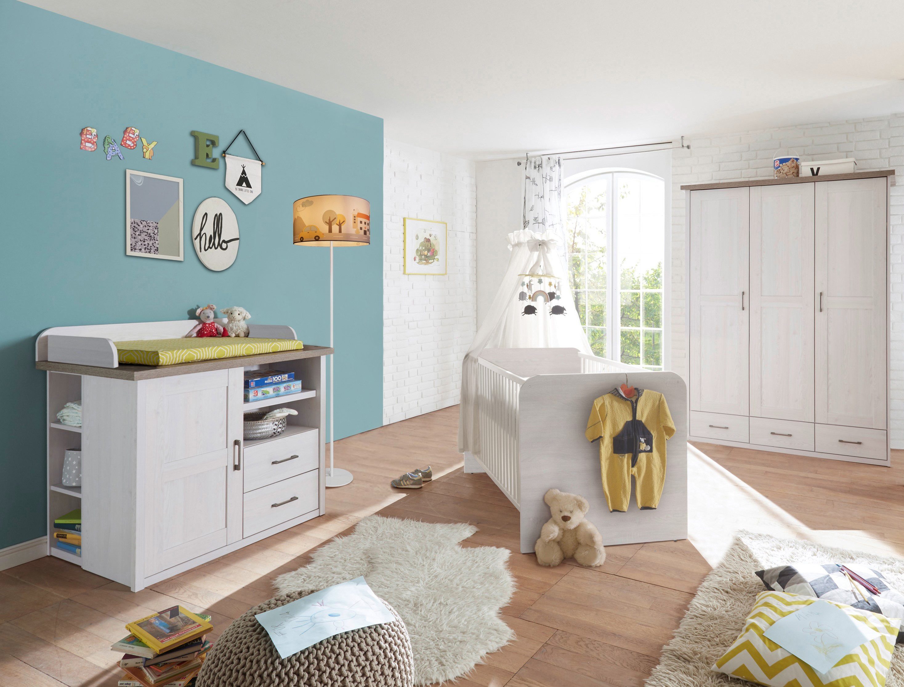 möbel-direkt.de Babyzimmer-Komplettset Luca, (Set, 3-tlg., Kleiderschrank, Babybett, Wickelkommode, Regale), höhenverstellbares Lattenrost, Schlupfsprossen