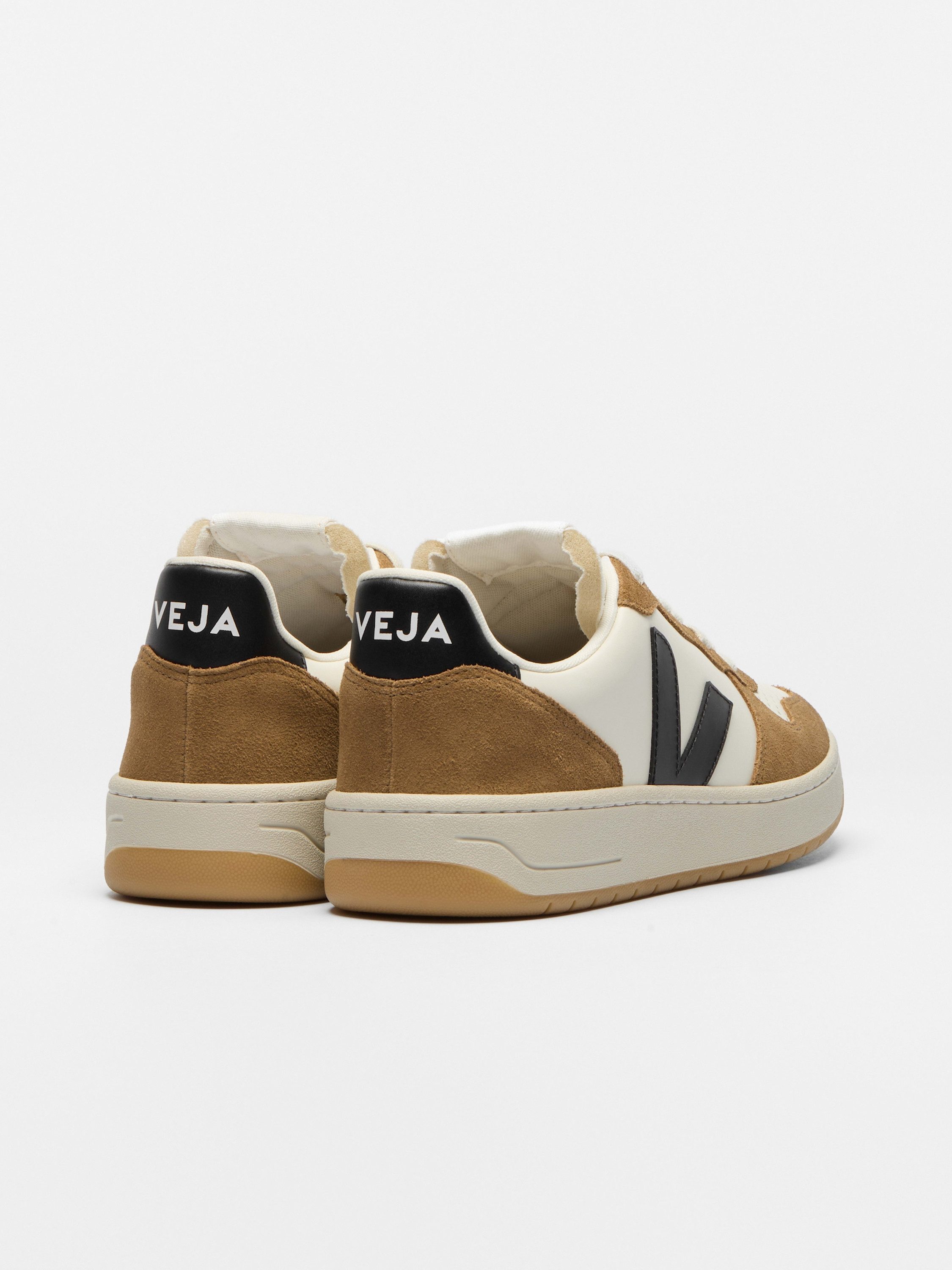 VEJA Veja V-90 O.T. Leather Sneaker