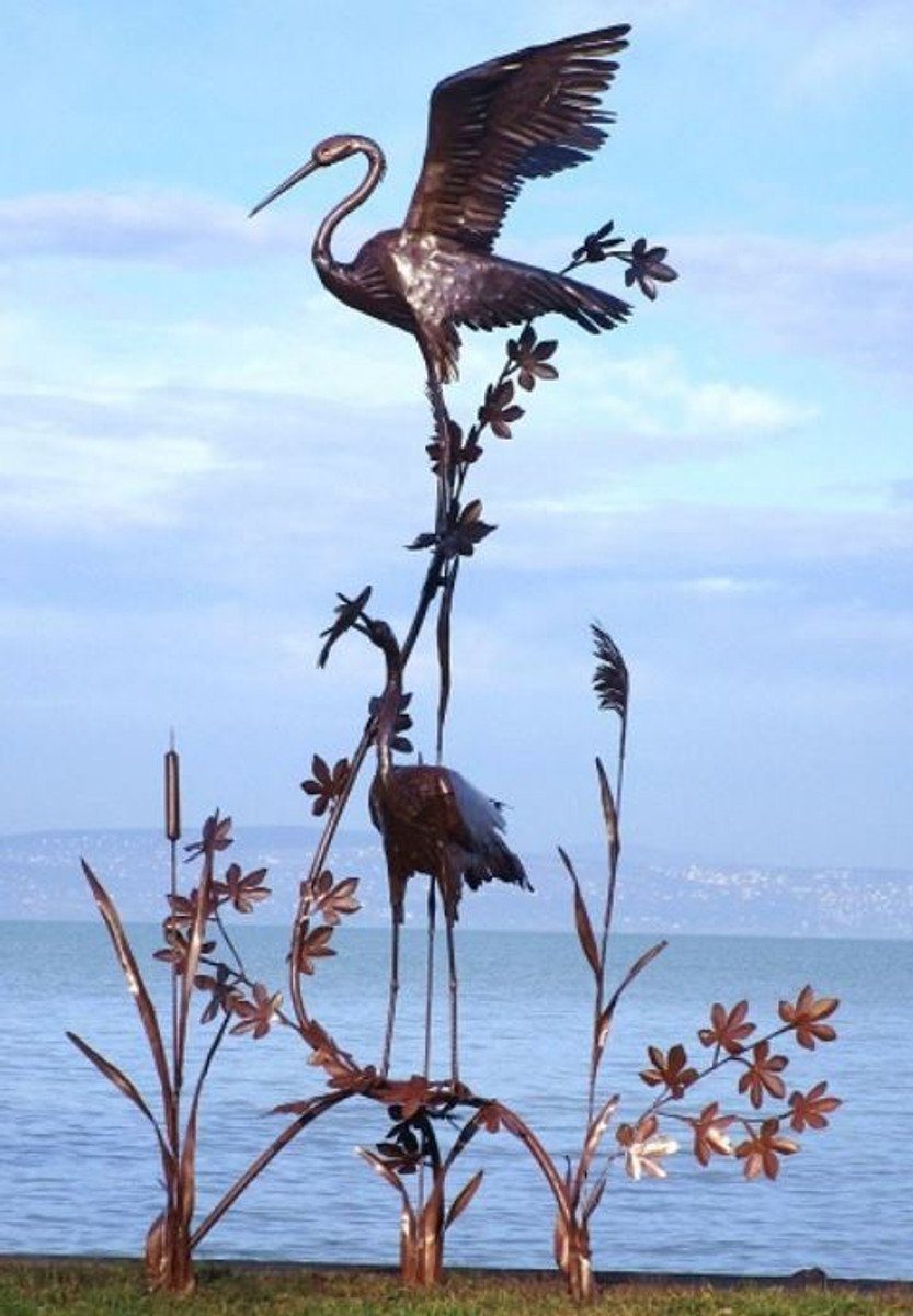 Casa Padrino Skulptur Gartendeko Stahl Skulptur Reiher Vogel Paar Rostfarben 125 x 101 x H. 270 cm - Elegante Gartendeko Figur - Wetterbeständige Gartenfigur