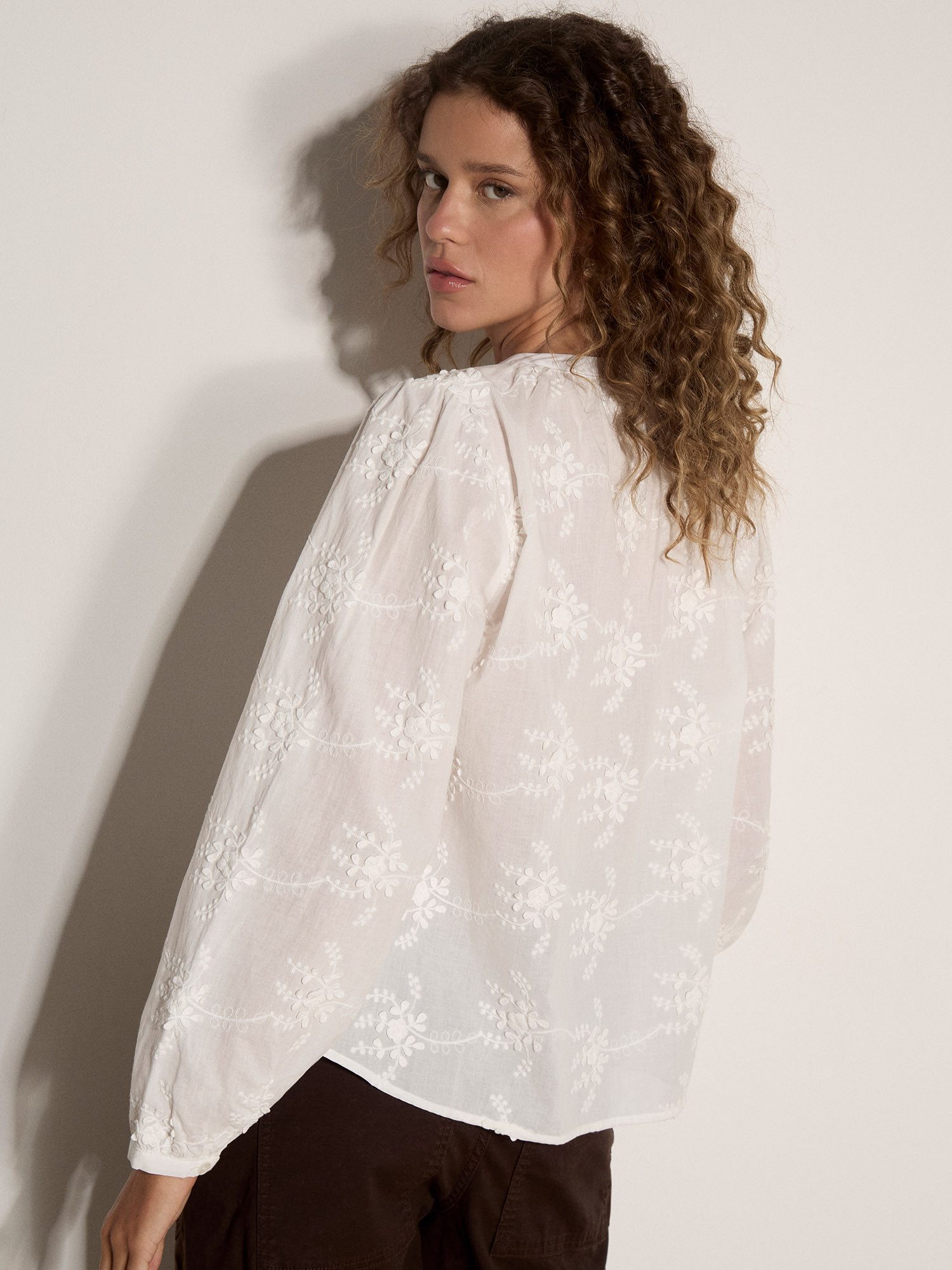 Apricot Spitzenbluse Floral bestickte Bluse mit Ballonärmeln