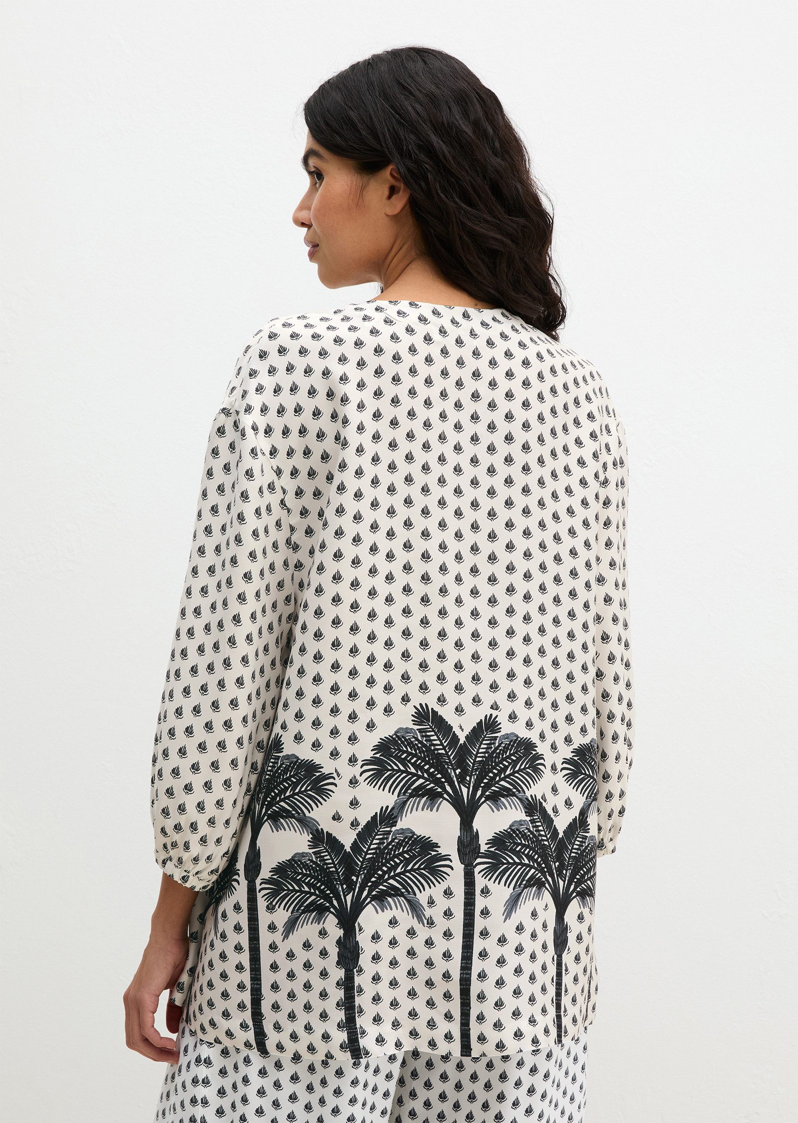 Marc O'Polo Schlupfbluse Palm Geo Print mit Palmen-Print, vorn zum Binden