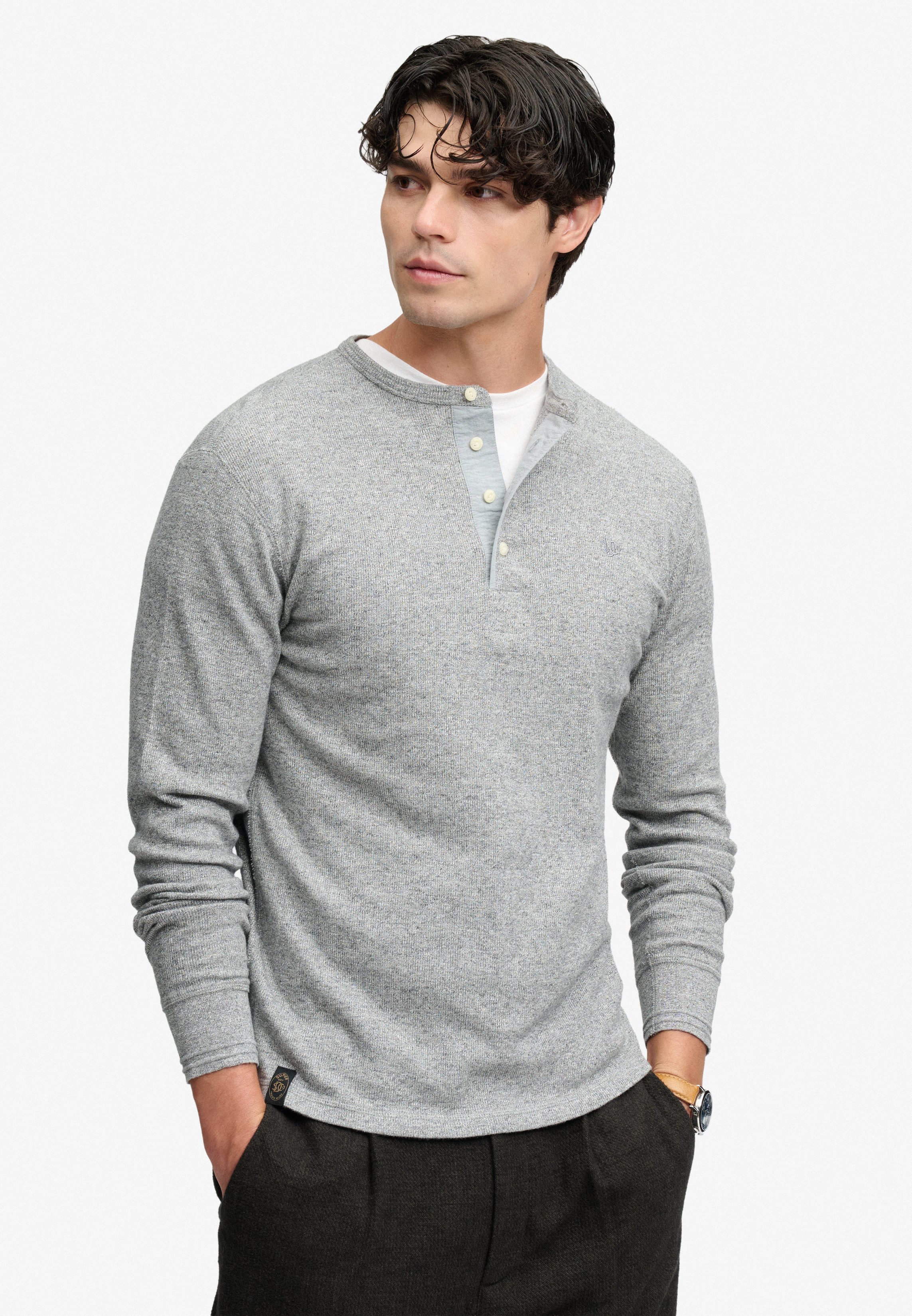 Superdry Langarmshirt MINI SLUB WAFFLE LS GRANDAD lockere Passform, mit Rundhalsausschnitt, aus Baumwolle