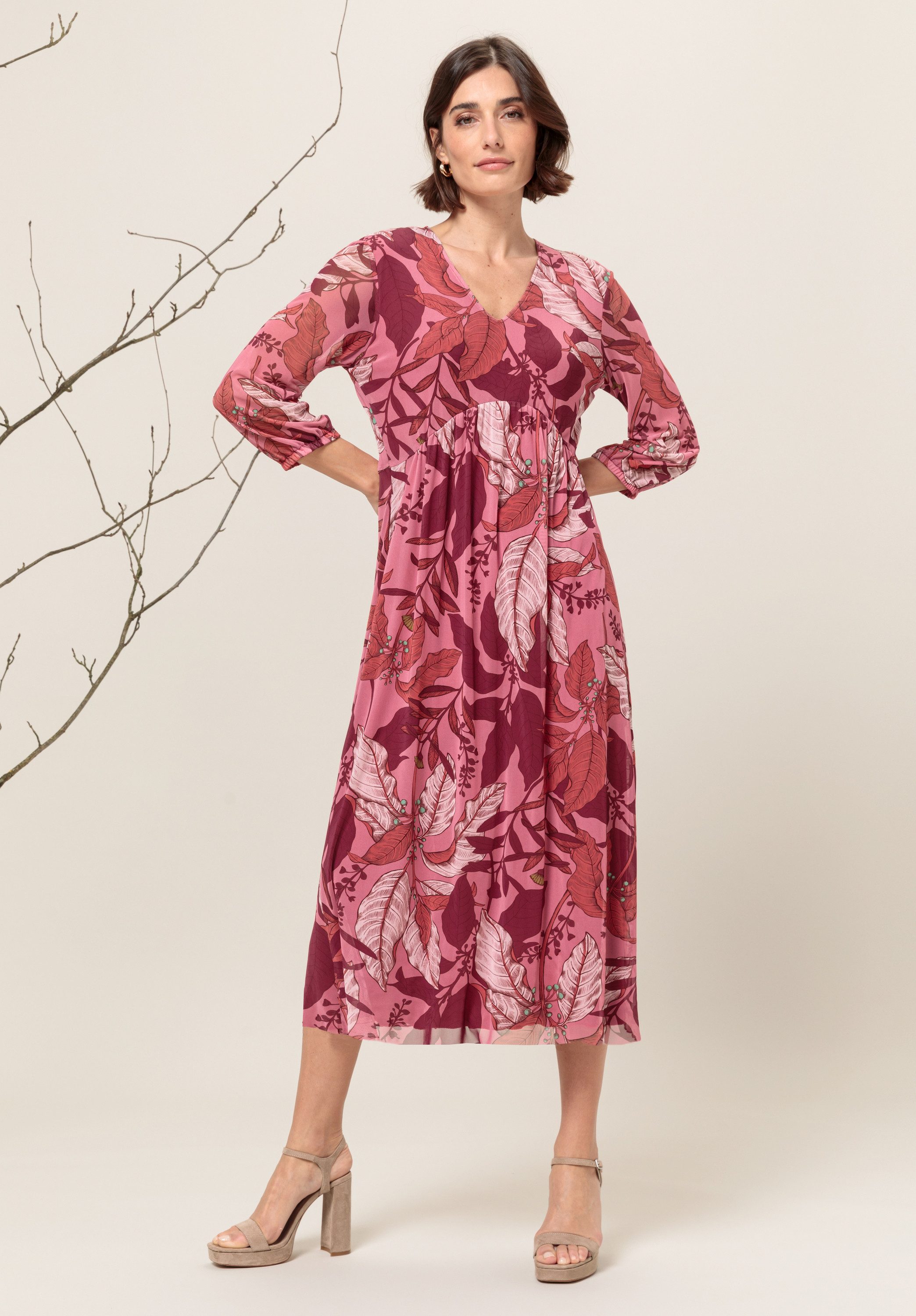 bianca Meshkleid ALDINA in floralem Print und coolen Trendfarben