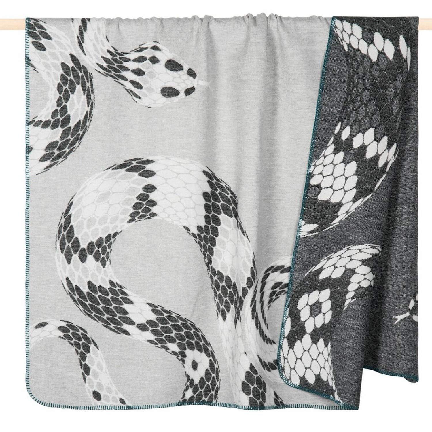 Wohndecke pad Snake Decke - Kuscheldecke 150x200 grey, Dekomiro, Kuscheldecke mit gekettelter Ziernaht