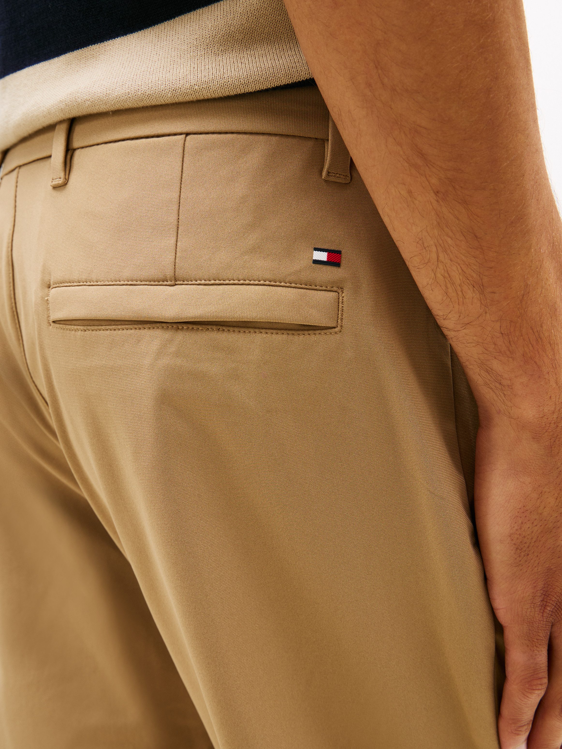 Tommy Hilfiger Chinohose DENTON feuchtigkeitsableitend, Straight Fit günstig online kaufen