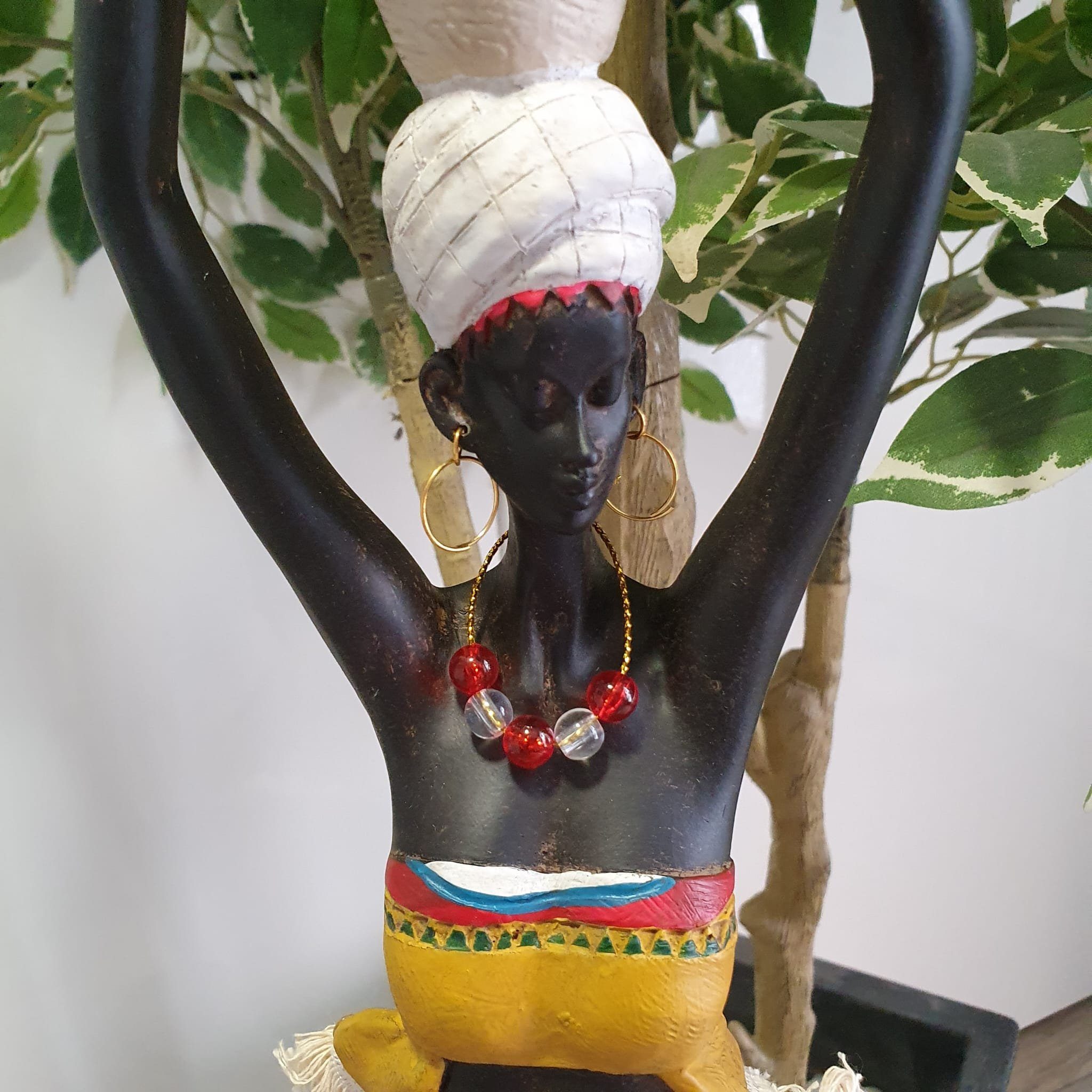 Aspinaworld Dekofigur Afrika Frau Wasserkrug Kopf und cm Paillettenschmuck dem 90 auf