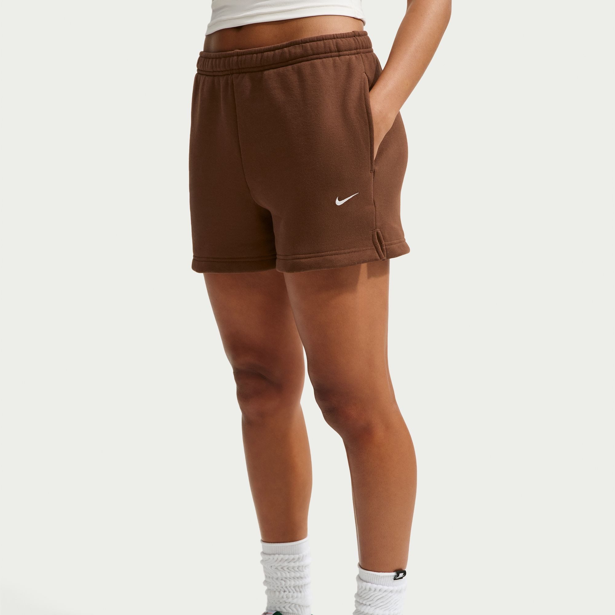 Nike Sportswear Shorts W NK STDO FLC MW MR STD 4 SHRT mit Eingrifftaschen, ca. Mitte Oberschenkel lang, gerade Beinform