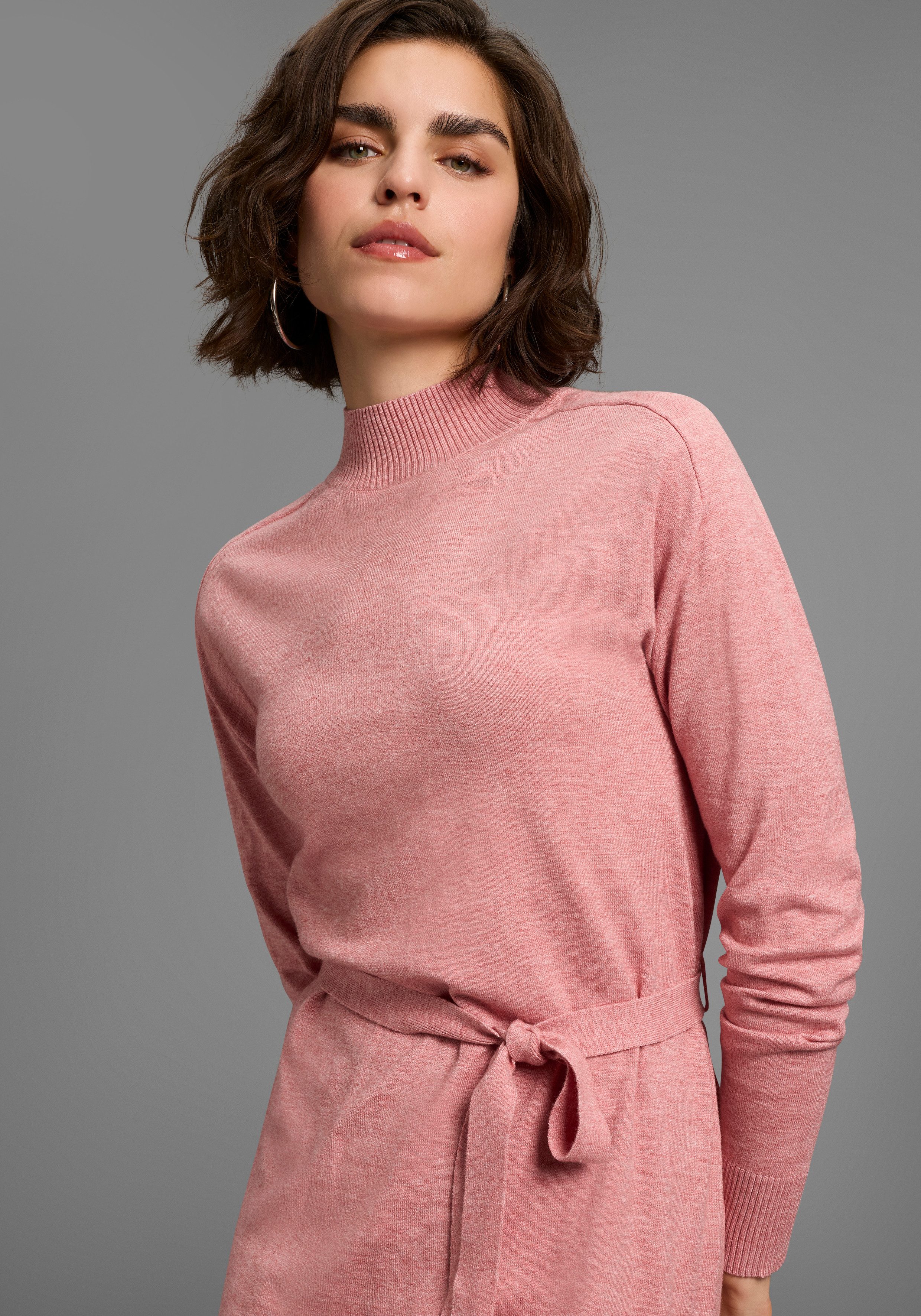 Laura Scott Strickkleid mit Bindegürtel und Stehkragen - NEUE KOLLEKTION