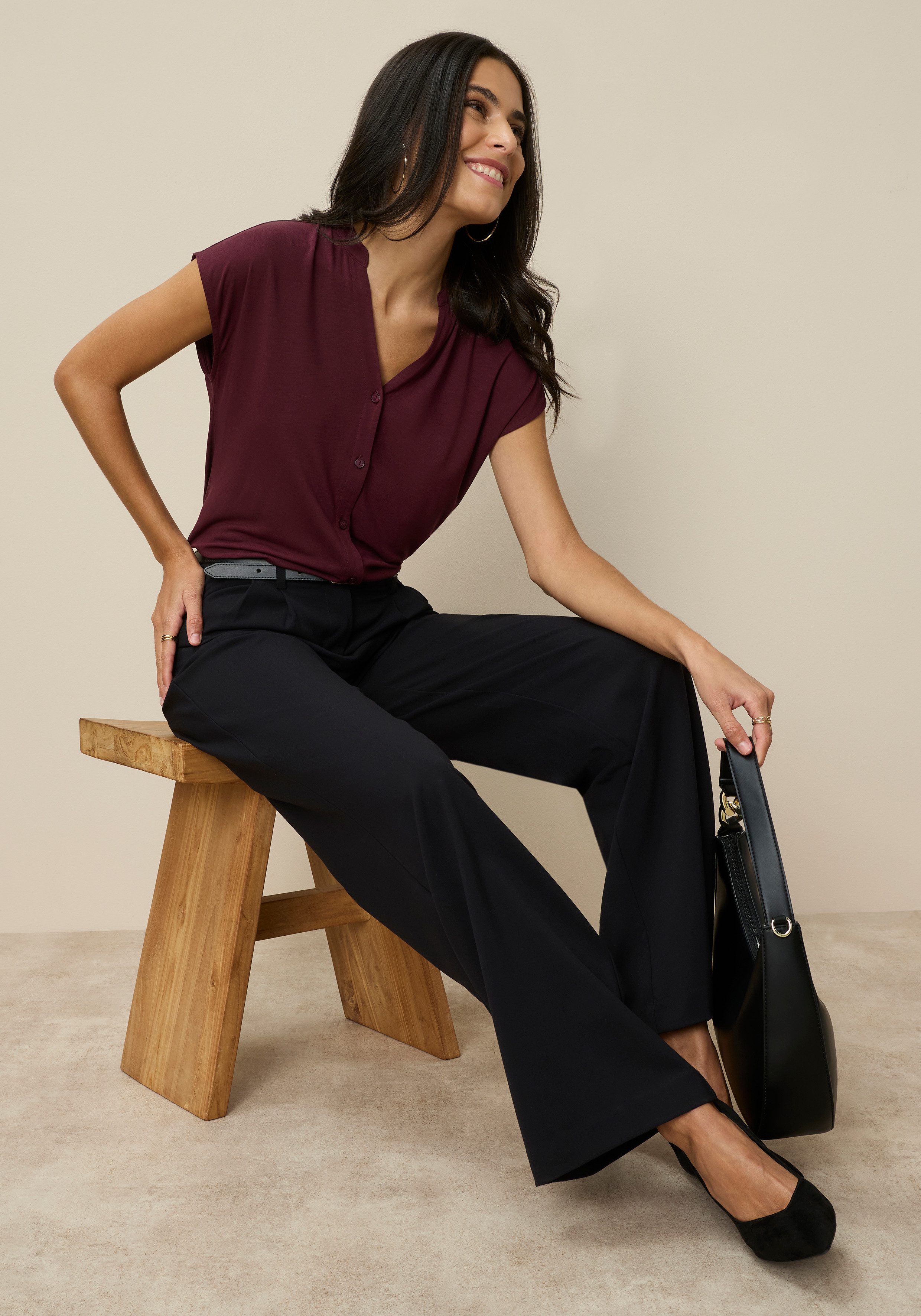 Tamaris Kurzarmshirt aus weicher Jerseyqualität mit modernem Look mit Knopfleiste, aus elastischer Viskosemischung – Bild 4 von 5