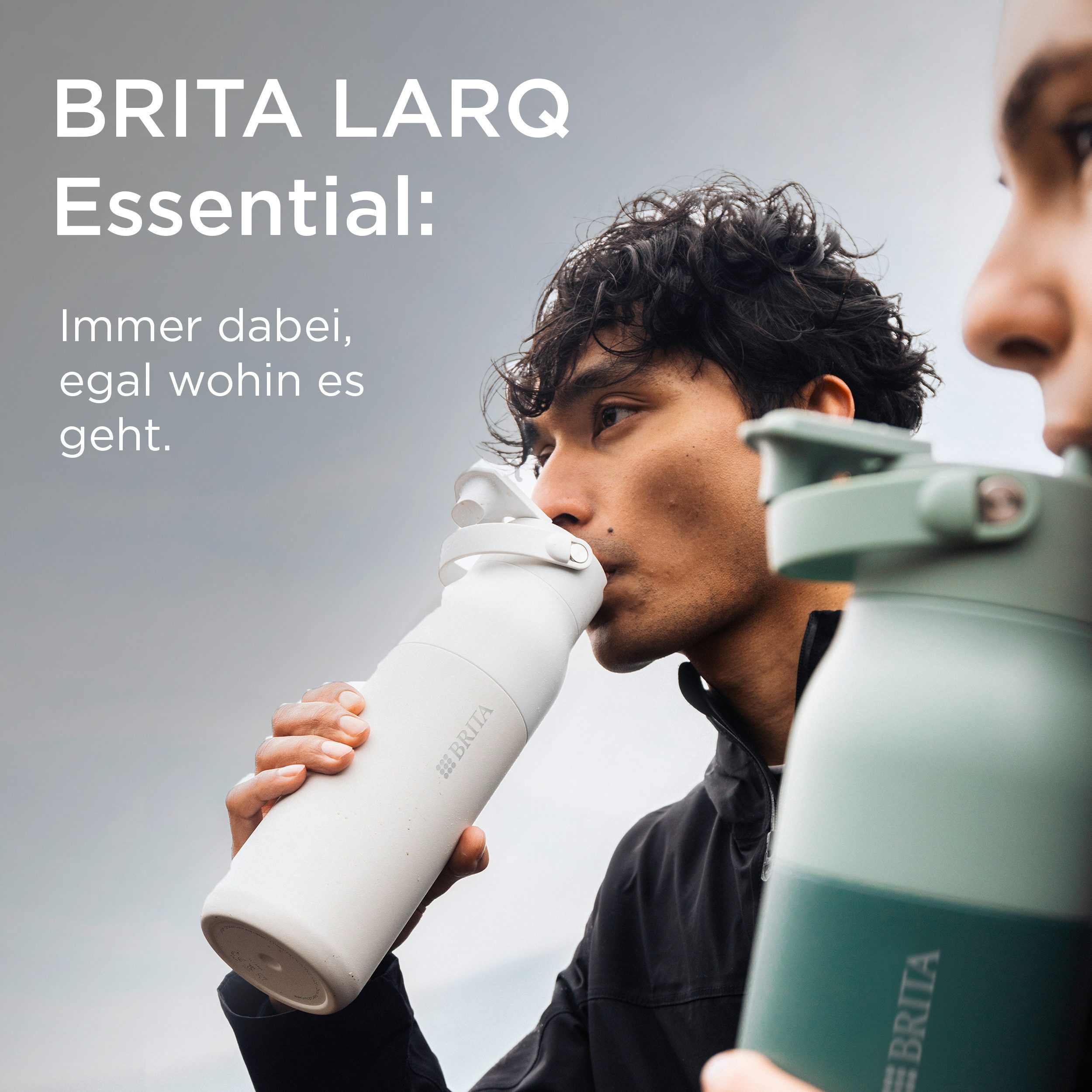 BRITA Trinkflasche BRITA LARQ Essential Trinkflasche (680ml) mit Strohhalm, Edelstahl Wasserflasche mit doppelwandiger Isolation - hält 24h kalt