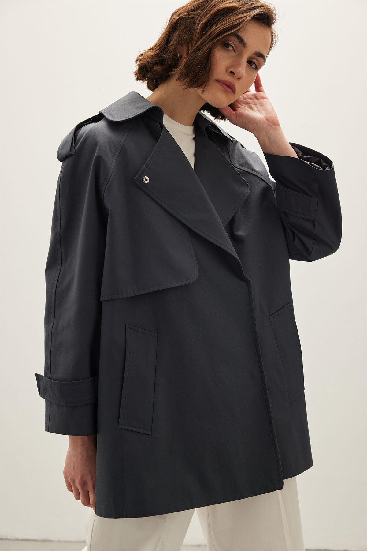 MANUKA Trenchcoat Oversized Kurzer Trenchcoat Salbeigrün